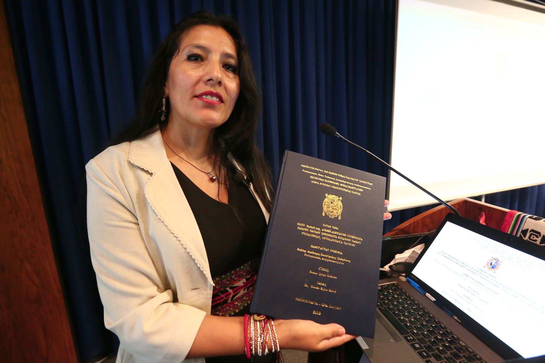 Roxana Quispe, activista y promotora del quechua.