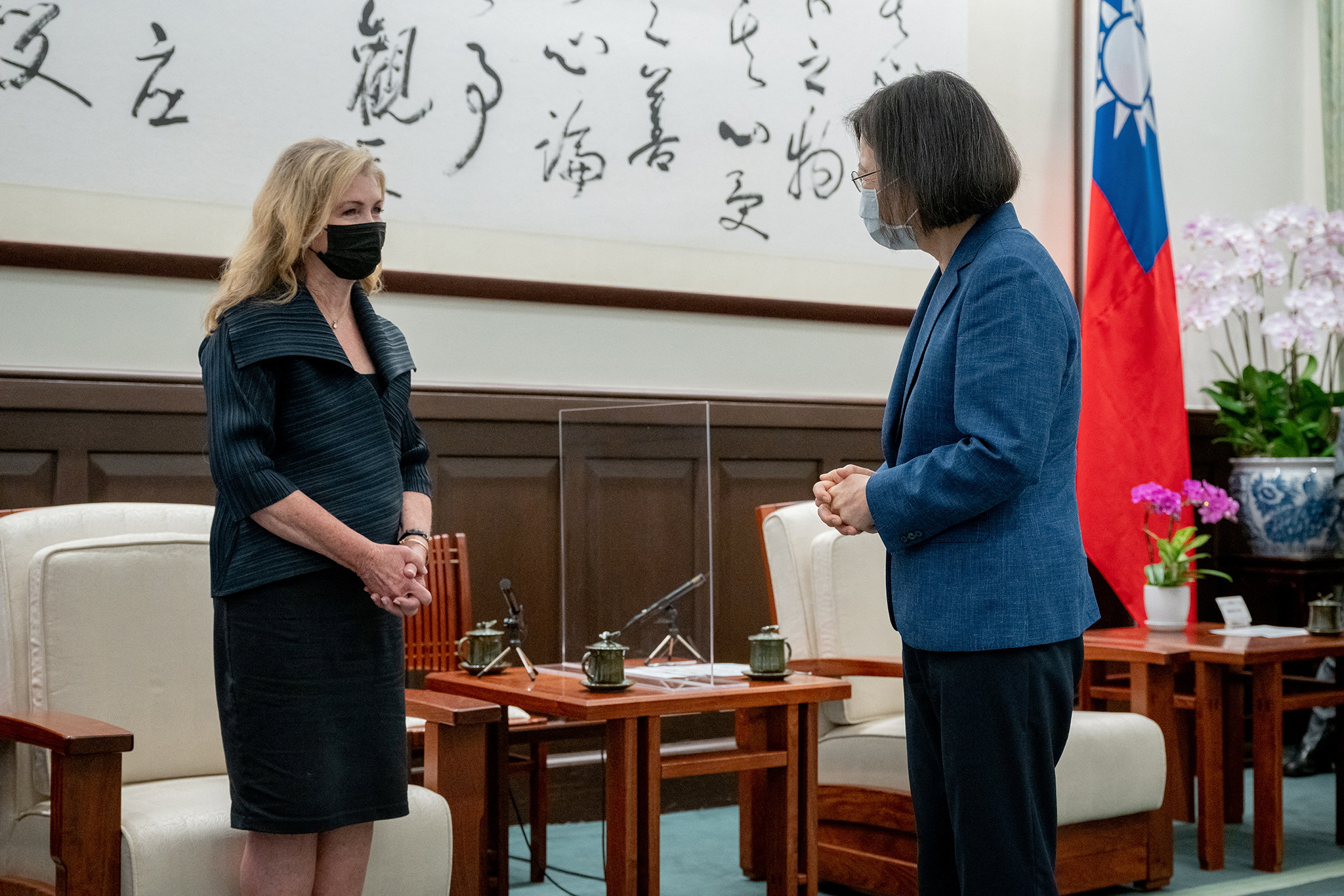 U.S. Senator Marsha Blackburn (R-TN) attends a meeting with Taiwan President Tsai Ing-wen at the presidential office in Taipei, Taiwan in this handout picture released August 26, 2022. Taiwan Presidential Office/Handout via REUTERS  ATTENTION EDITORS - THIS IMAGE WAS PROVIDED BY A THIRD PARTY. NO RESALES. NO ARCHIVES.