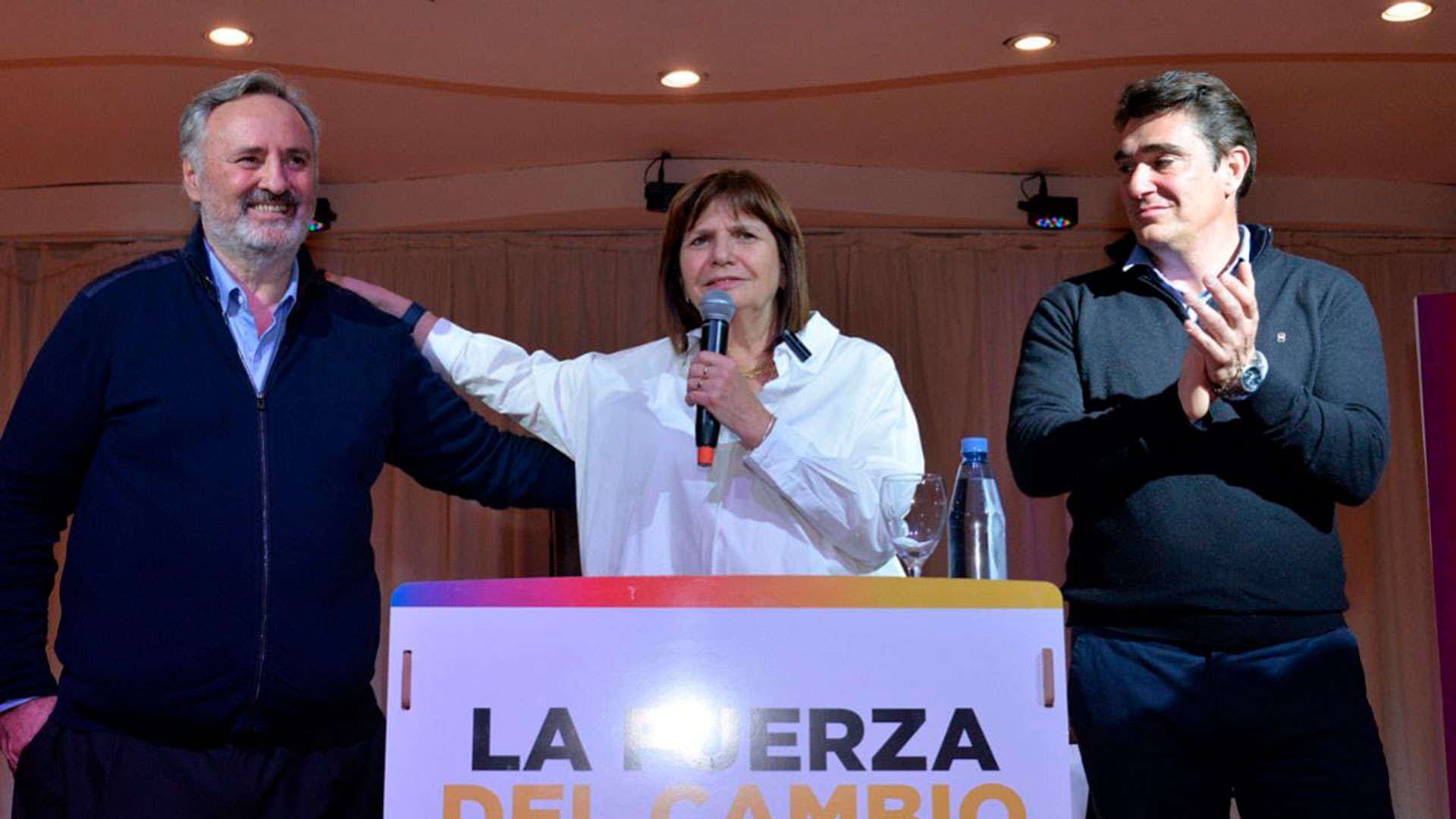 Patricia Bullrich junto con Joaquín de la Torre y Javier Iguacel