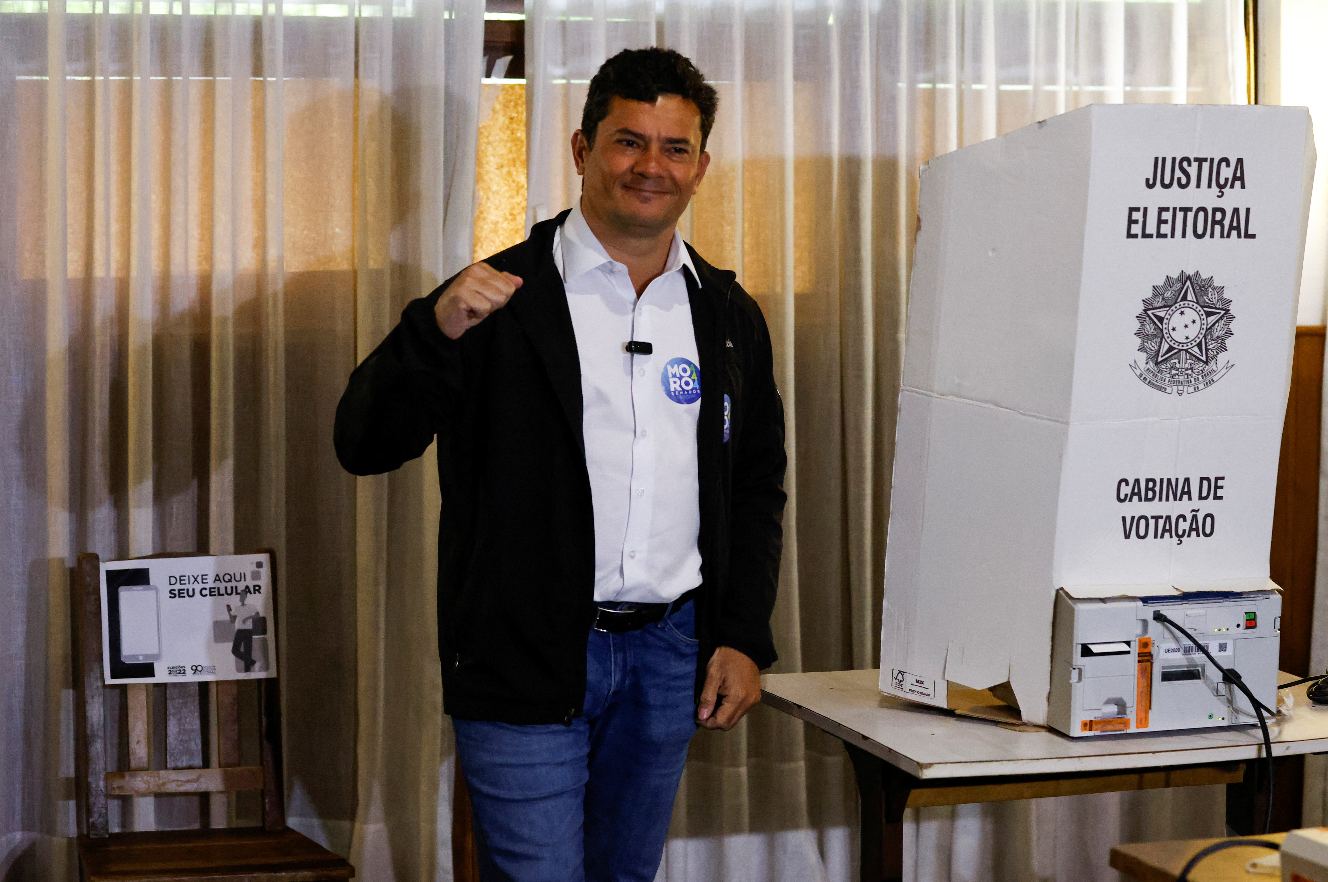 El ex juez Sergio Moro después de emitir su voto, en Curitiba, Brasil, el 2 de octubre de 2022 (REUTERS/Rodolfo Buhrer)