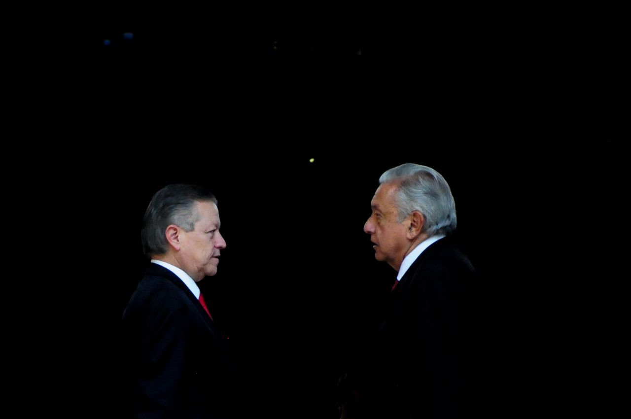 CIUDAD DE MÉXICO, 15DICIEMBRE2021.- Al término del tercer informe de actividades del ministro presidente de la SCJN, Arturo Zaldivar, distintos funcionarios del gobierno salieron de las instalaciones luego de presenciar el evento, Claudia Sheinbaum, jefa de gobierno de la capital salió acompañada por el titular de SEGOB, Adán Augusto López y la titular de la Secretaría de Seguridad y Protección Ciudadana, Rosa Icela Rodríguez. FOTO: DANIEL AUGUSTO /CUARTOSCURO.COM