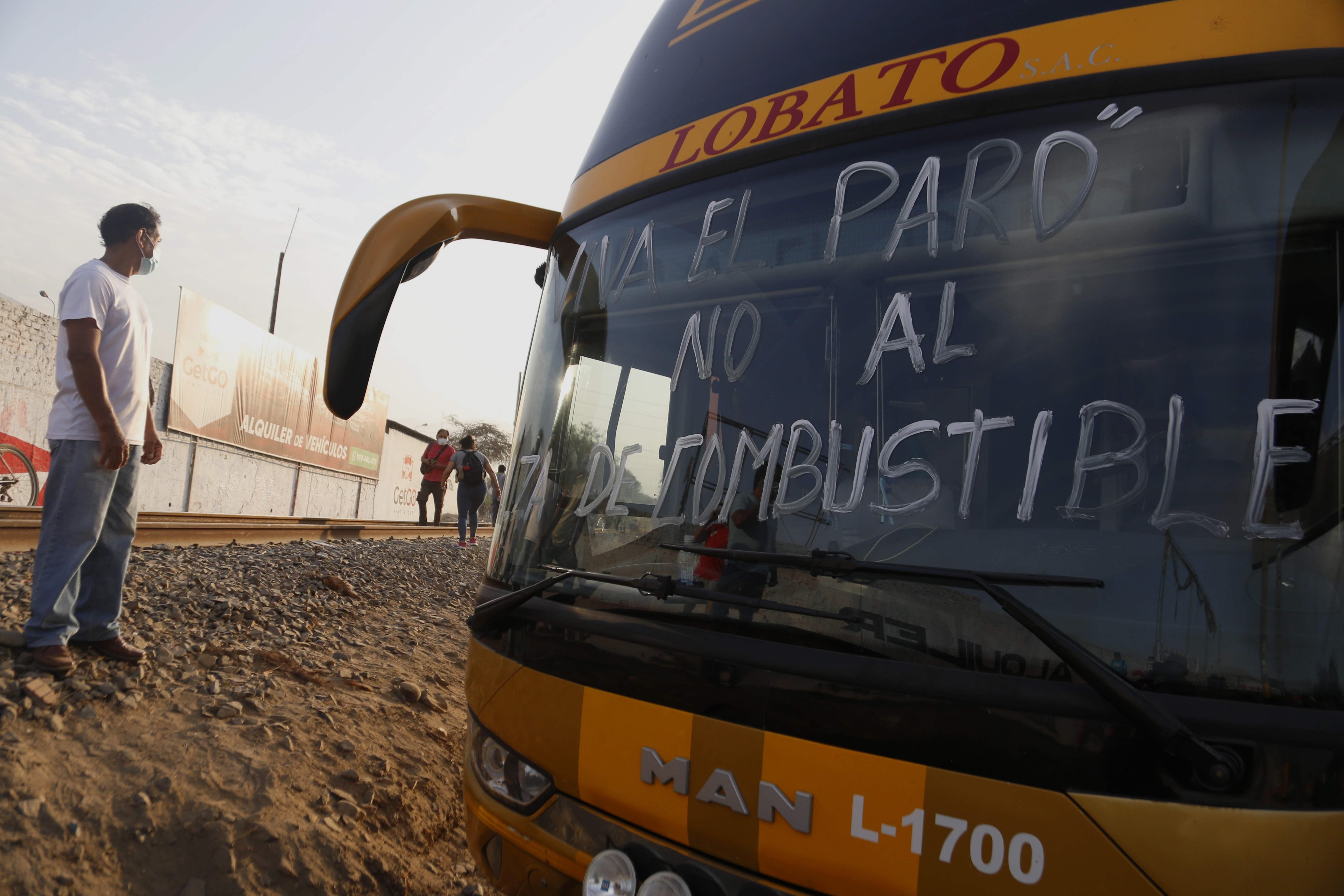 Transportistas confirman huelga indefinida a partir del martes 22 de noviembre. (EFE)
