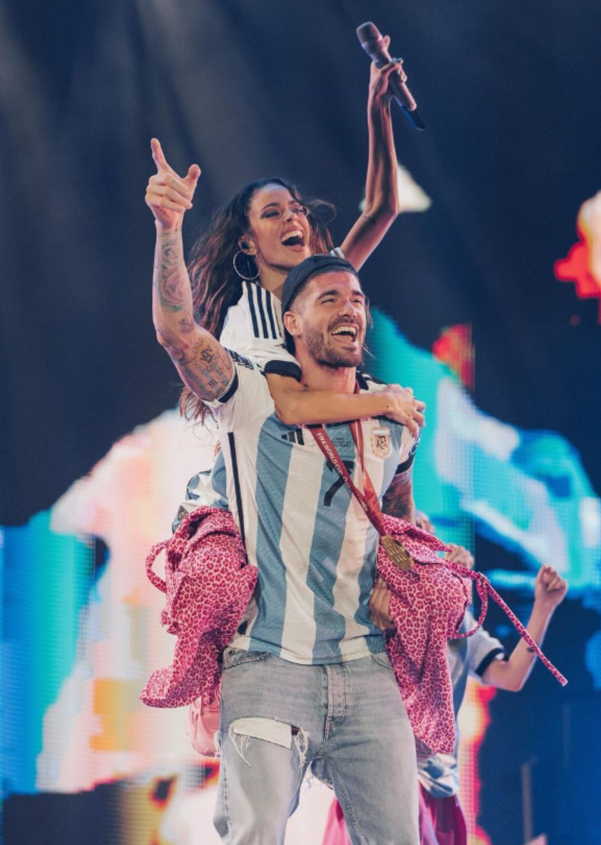 Rodrigo De Paul y Tini Stoessel en el Campo de Polo