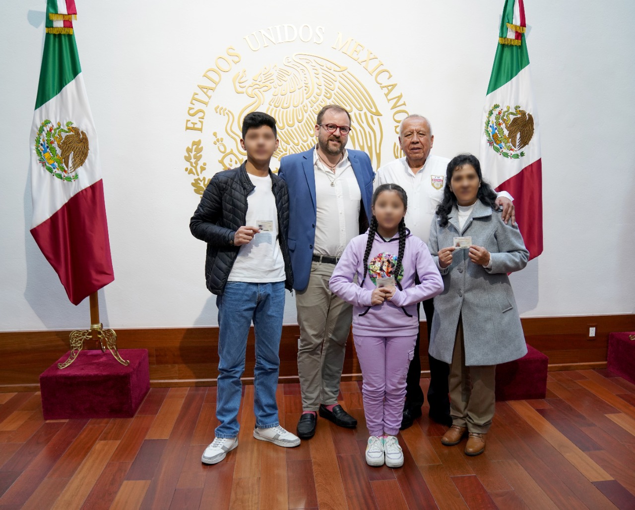 Autoridades mexicanas recibieron a la familia del ex presidente de Perú tras los conflictos en el país sudamericano (Twitter/@INAMI_mx)