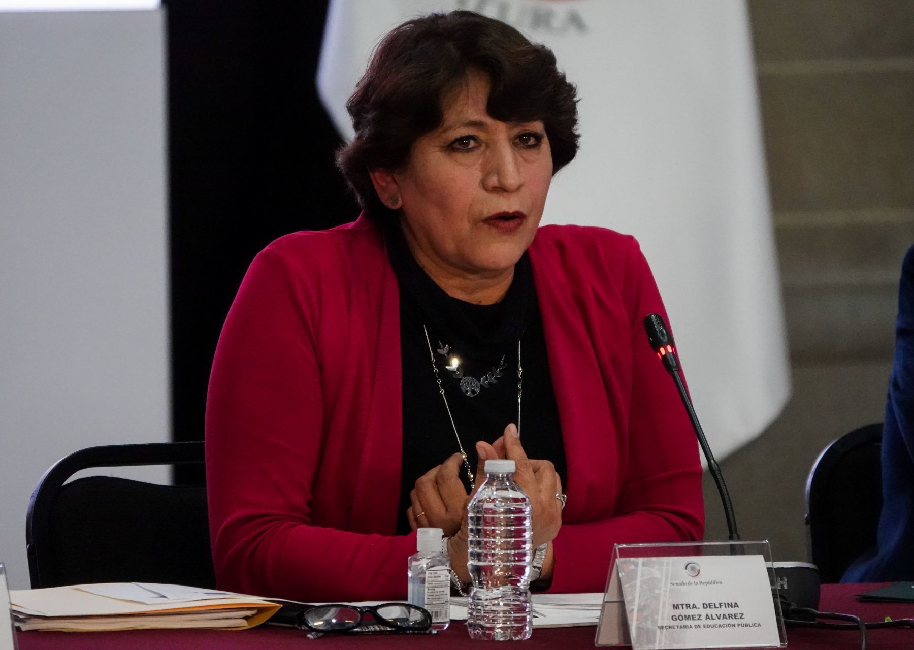 CIUDAD DE MÉXICO, 29ENERO2022.- Delfina Gómez, secretaria de Educación Pública, participó en la VIII Reunión Plenaria del Grupo Parlamentario de Morena en el Senado. La secretaria ofreció cifras y avances dentro de su administración y en el contexto de la pandemia a Ricardo Monreal, presidente de la Junta de Coordinación Política (JUCOPO); Olga Sánchez Cordero, presidenta del Senado, así como a legisladoras y legisladores de su partido. FOTO: GALO CAÑAS/CUARTOSCURO.COM