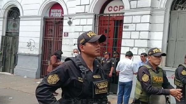 En la diligencia al local de Nuevo Perú participaron ocho fiscales, según la PNP.