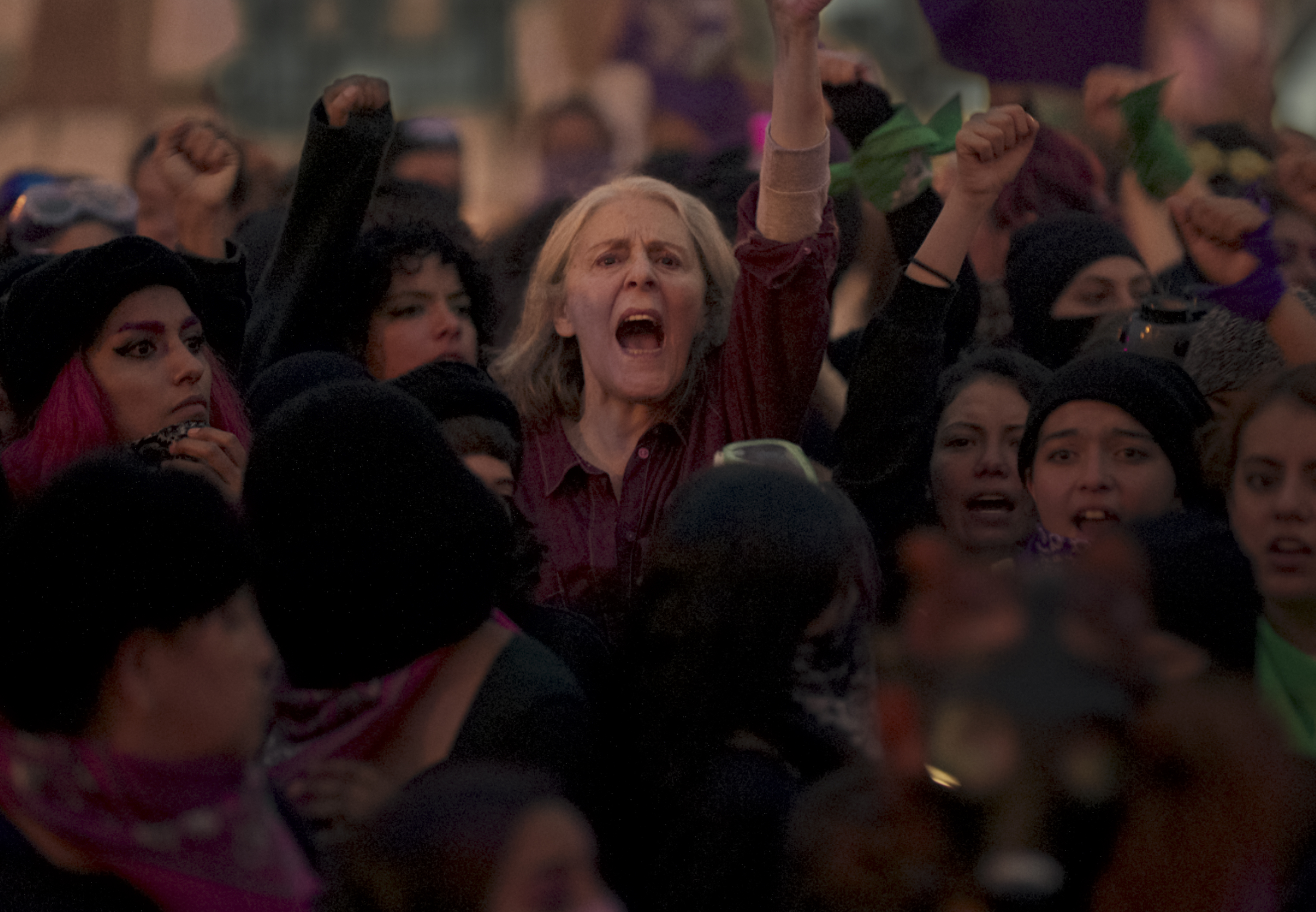 La actriz dijo que admira a aquellas mujeres que tejen redes de apoyo y no frenan su búsqueda al pasar de los años (Cortesía Netflix ©2022)