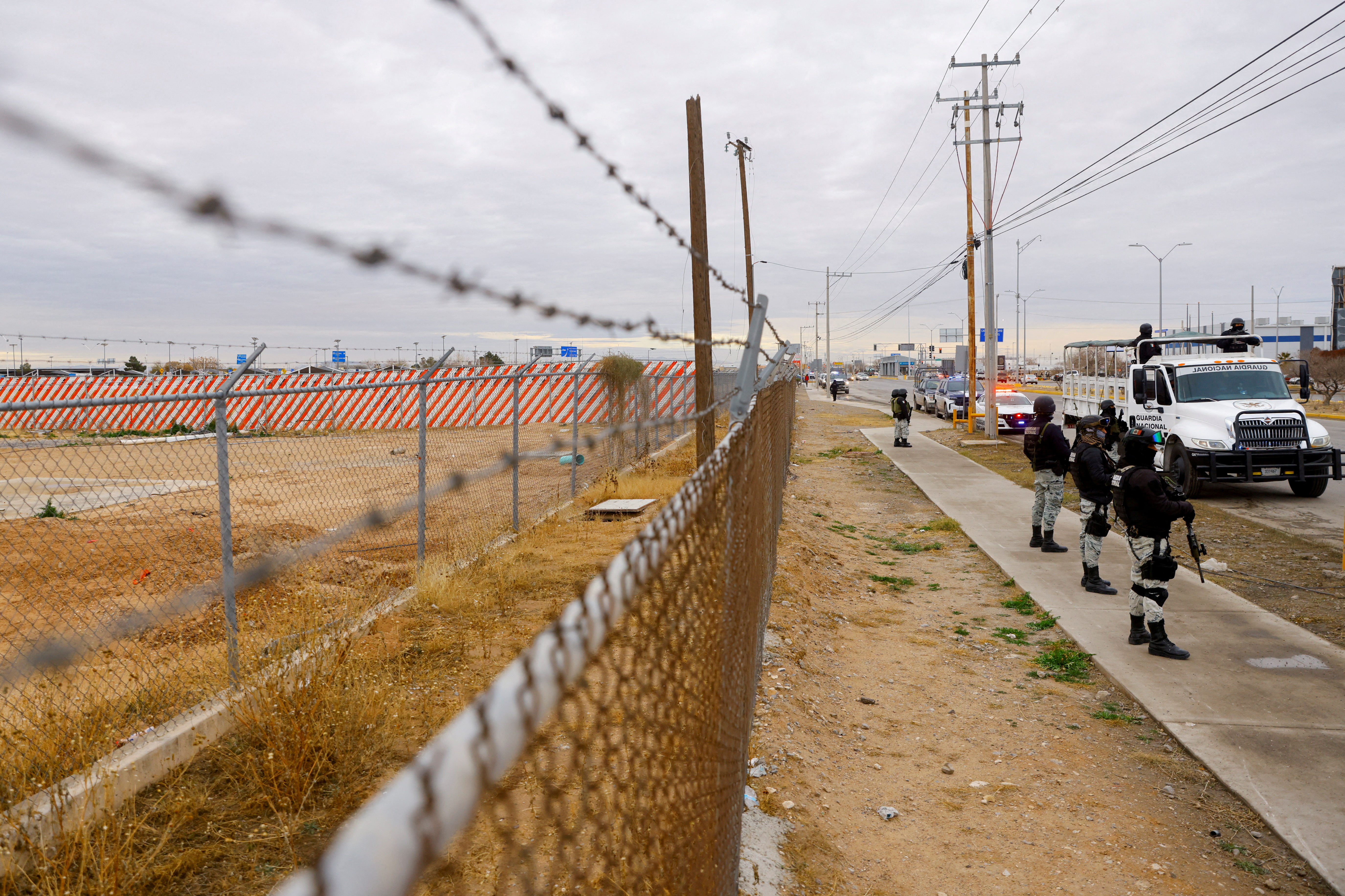 Members of the Mexican National Guard stand guard outside the airport as authorities transfer inmates from the Cereso 3 prison in Ciudad Juarez to other prisons in the country following the Sunday morning attack where a cartel kingpin escaped along with two dozen other prisoners, according to a police statement, in Ciudad Juarez, Mexico January 3, 2023. REUTERS/Jose Luis Gonzalez     TPX IMAGES OF THE DAY