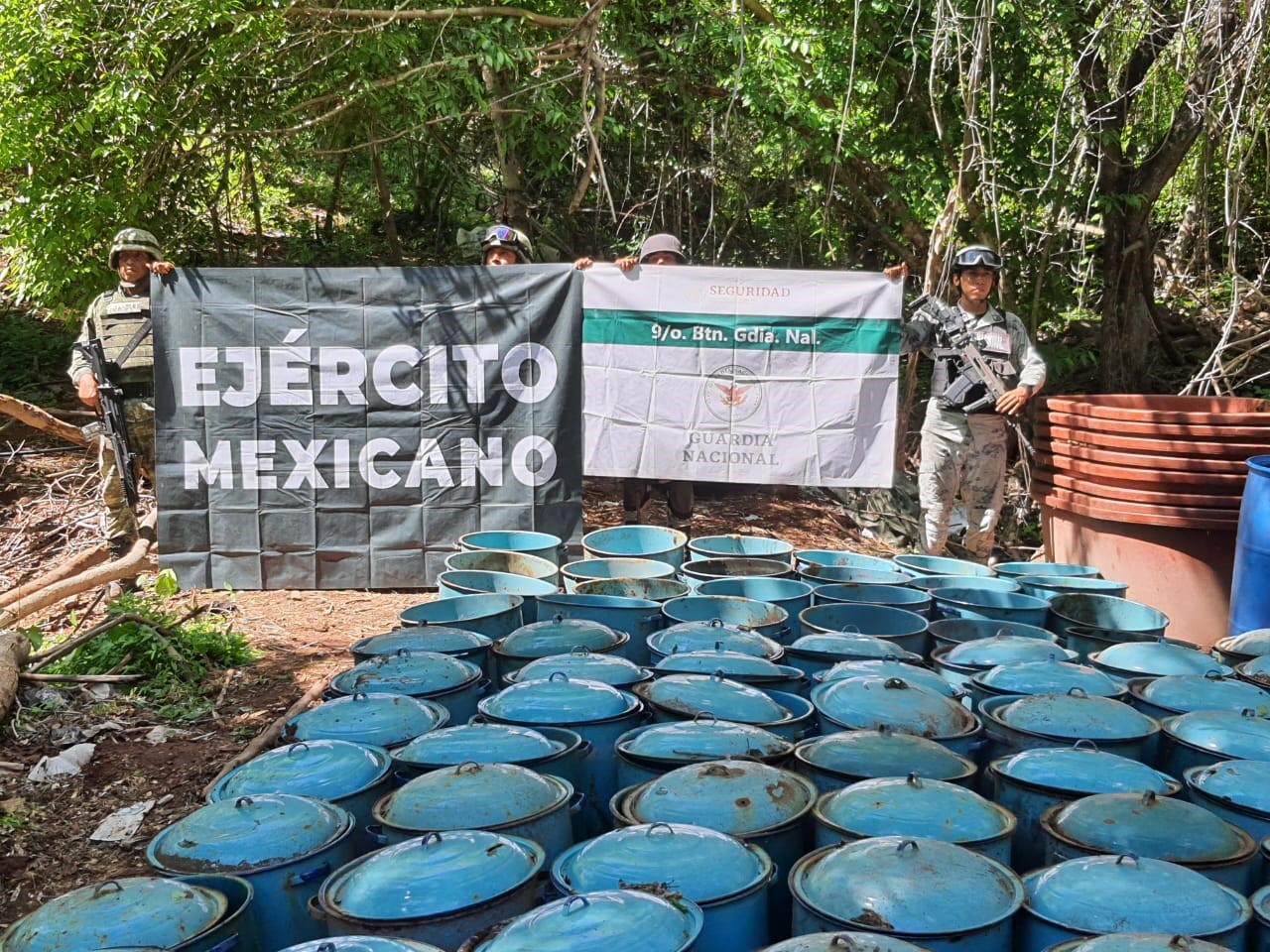 Ejército mexicano en un desmantelamiento de narcolaboratorios y aseguramiento de más de 100 kg de metanfetaminas en Durango y Sinaloa. (Archivo)