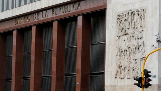 El Banco de la República proyecta que la inflación seguirá alta en 2023. REUTERS/John Vizcaíno