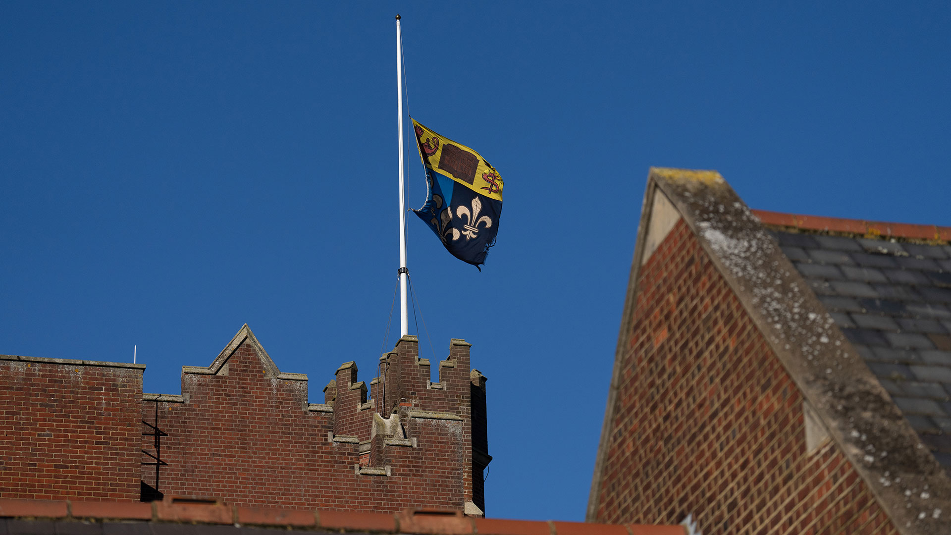 La bandera a media asta en el Epsom College (Gettyimages)