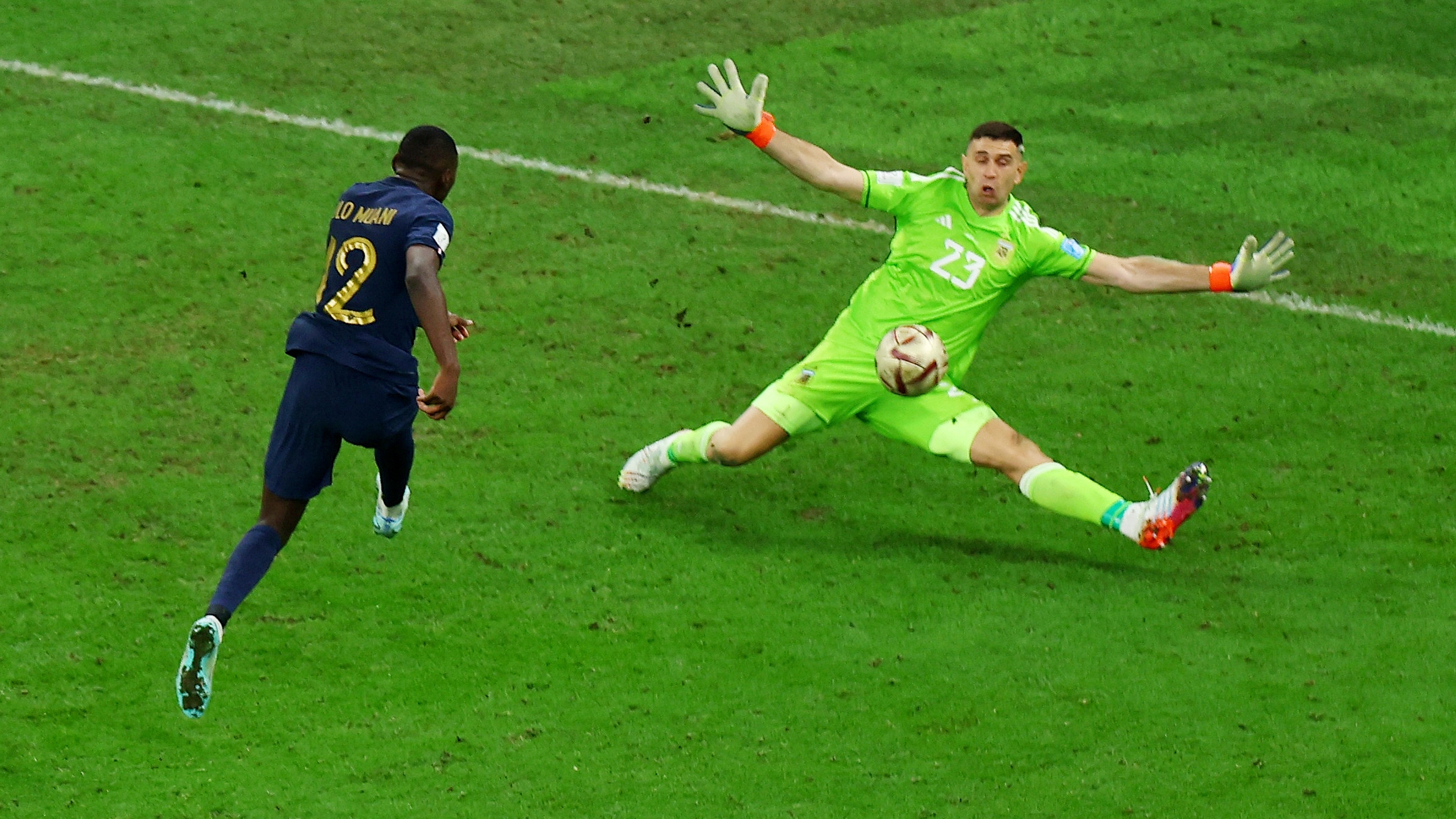 Soccer Football - FIFA World Cup Qatar 2022 - Final - Argentina v France - Lusail Stadium, Lusail, Qatar - December 18, 2022 Argentina's Emiliano Martinez saves a shot from France's Randal Kolo Muani REUTERS/Molly Darlington