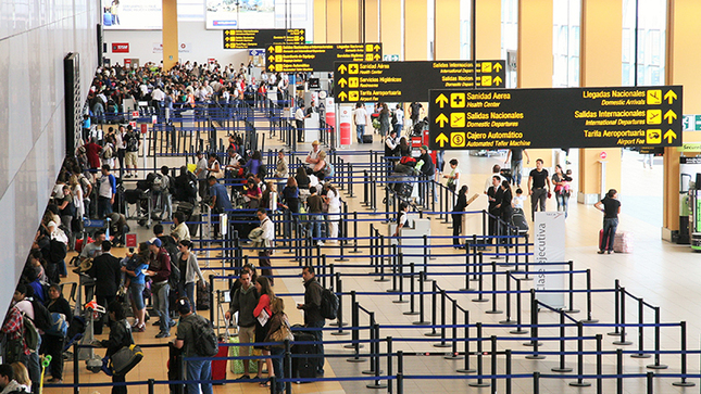 Flujo de pasajeros continúa recuperándose en el Perú, aunque no supera las cifras obtenidas en el 2019.