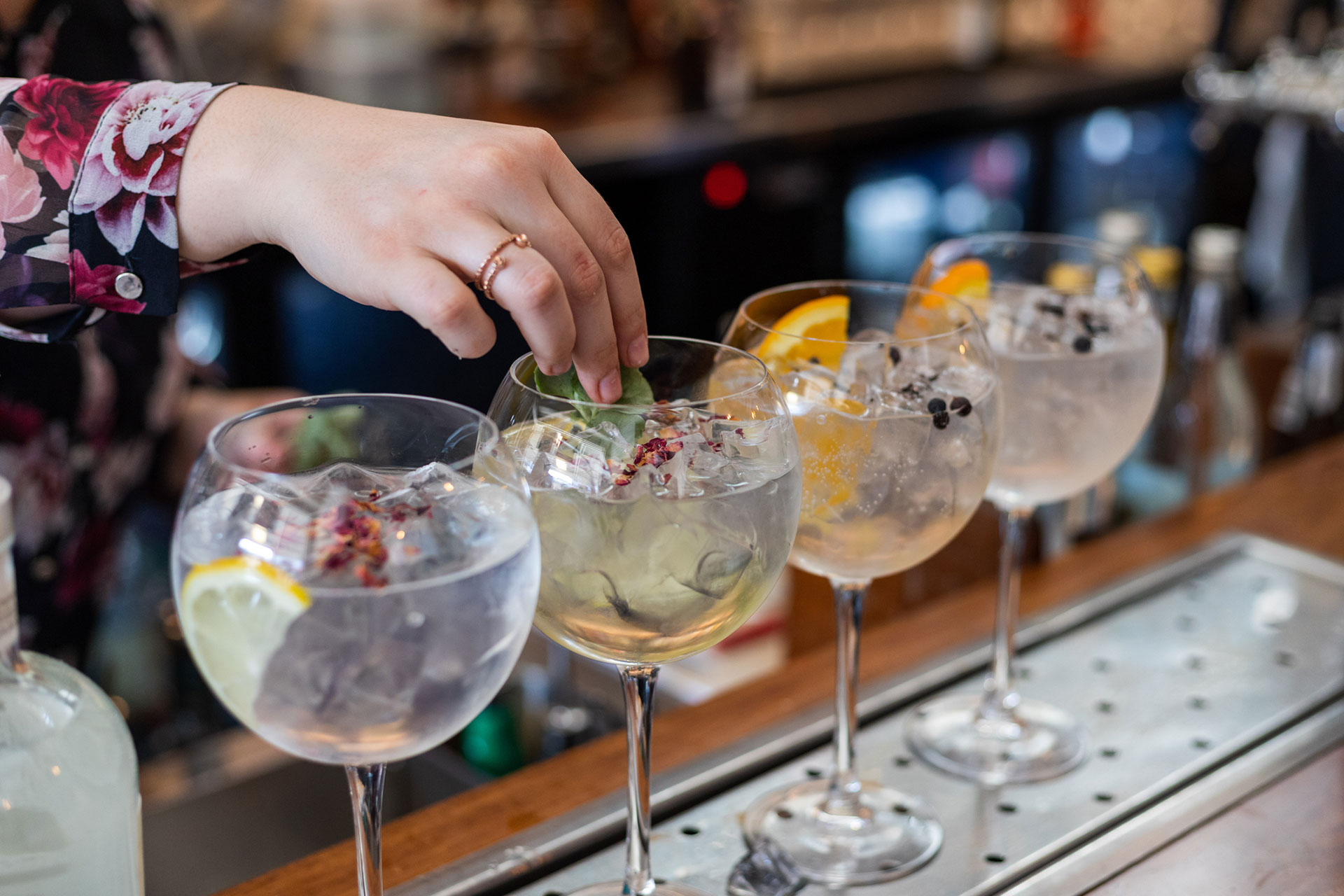 El gin tonic es uno de los tragos más aclamados en el verano argentino (Getty)