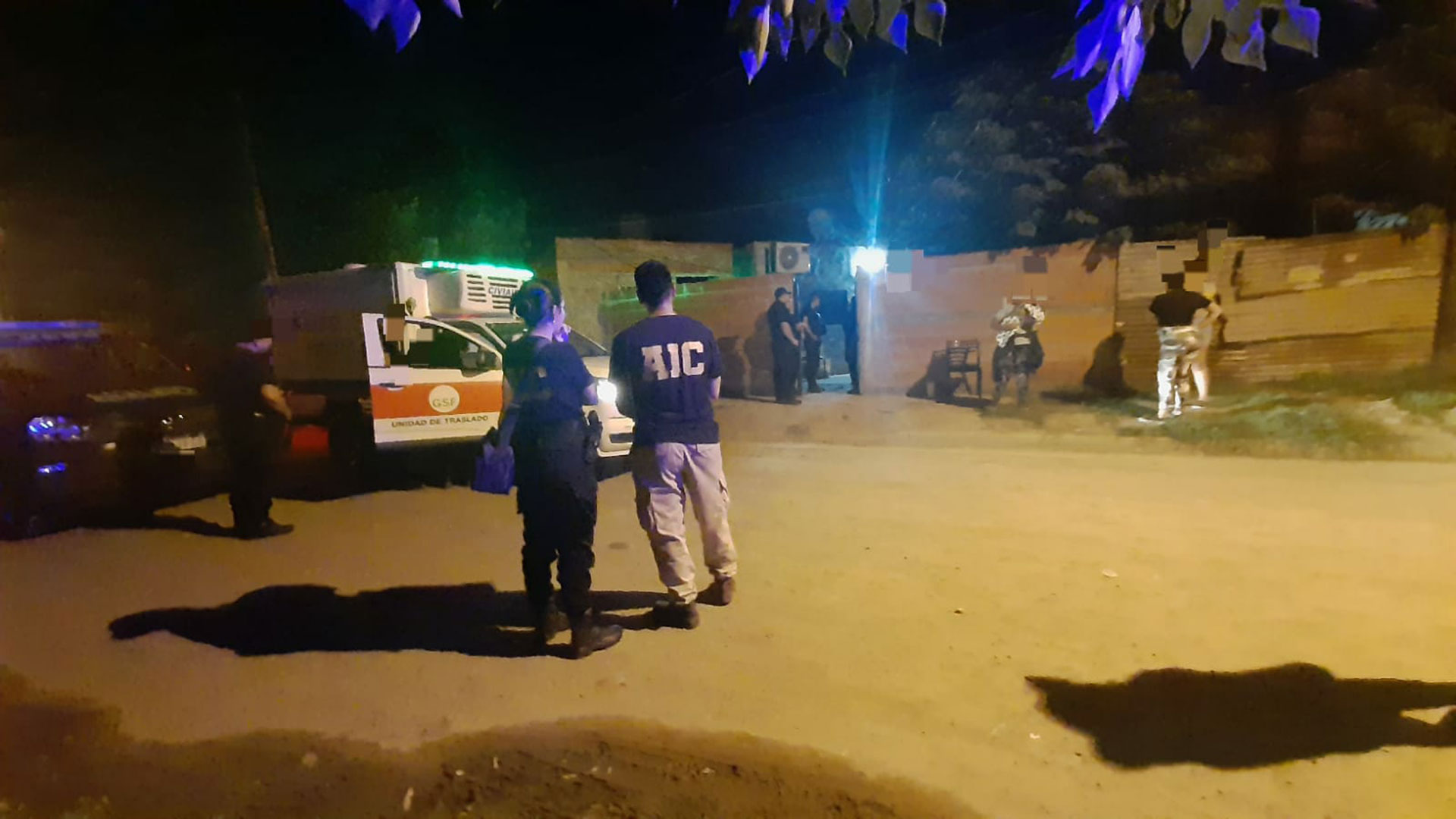 El miércoles por la noche, dos sicarios irrumpieron asesinaron a una joven de 18 años e hirieron a su madre, en Villa Banana, uno de los territorios calientes de la zona Oeste de Rosario