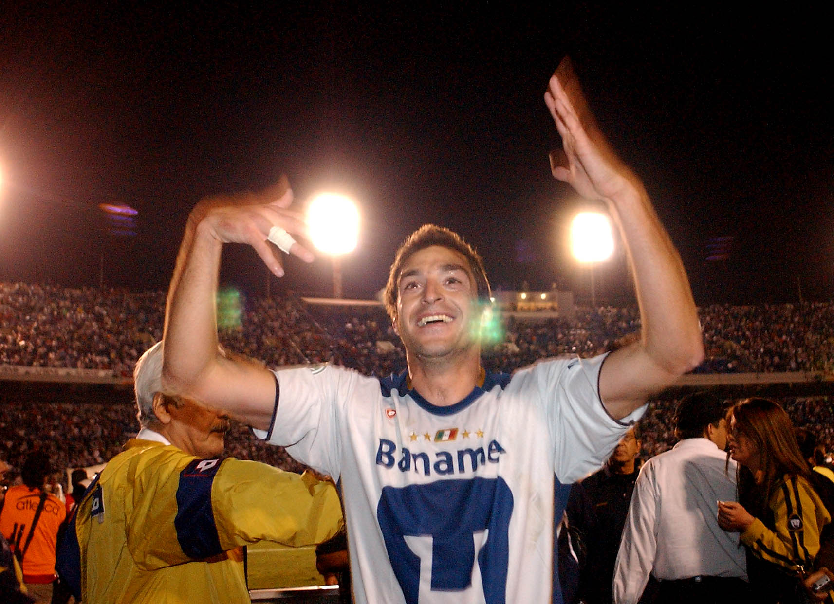 MONTERREY, MEXICO - DECEMBER 08: Diego Alonso of Pumas celebrates during the final match between Monterrey and Pumas of the Torneo Apertura 2004 at Tecnologico Stadium on December 8, 2004 in Torreon, Mexico. (Photo by Jaime Lopez/Jam Media/Getty Images)