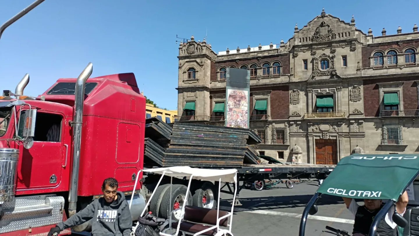 También fue blindada la Catedral Metropolitana, aún cuando se ha informado que se tratará de una concentración pacifica.[Twitter/@lopezdoriga]