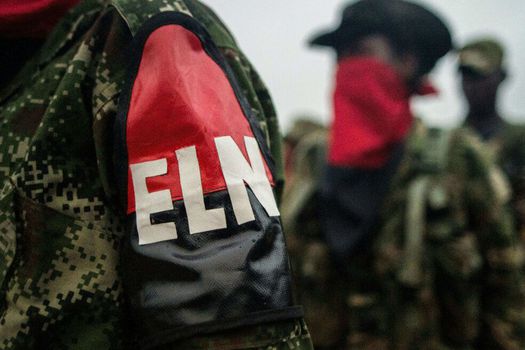 El Ejército de Liberación Nacional (ELN) manifestó su intención de reestablecer diálogos tras conocerse al nuevo presidente de Colombia. Foto: AFP