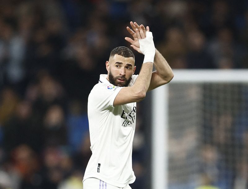 El futbolista francés Karim Benzema durante el partido de liga de fútbol española disputado por el Real Madrid y el Elche en el estadio Santiago Bernabéu de Madrid, España, el 15 de febrero de 2023. REUTERS/Juan Medina