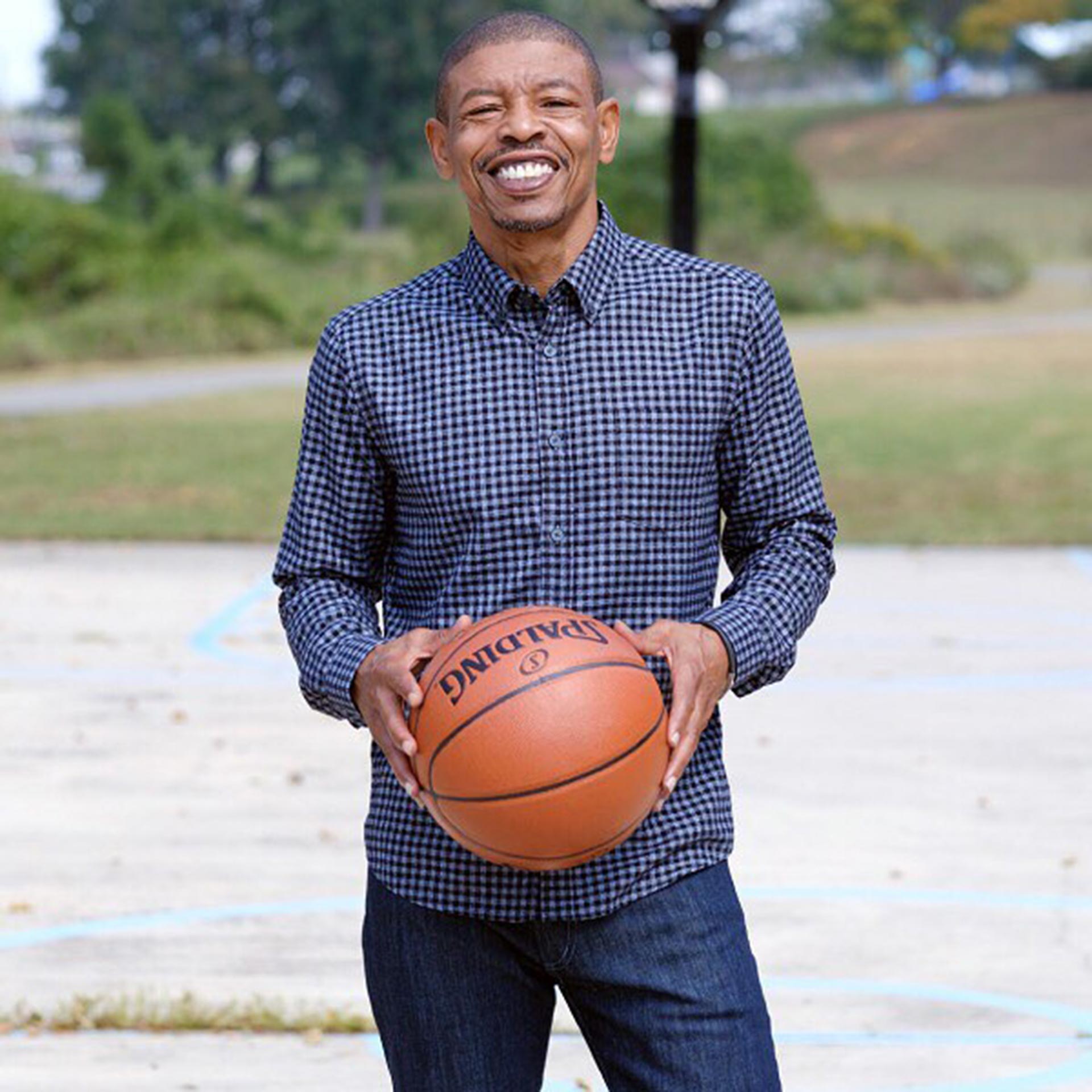 Muggsy Bogues quedó en la historia por ser el jugador más bajo de la NBA