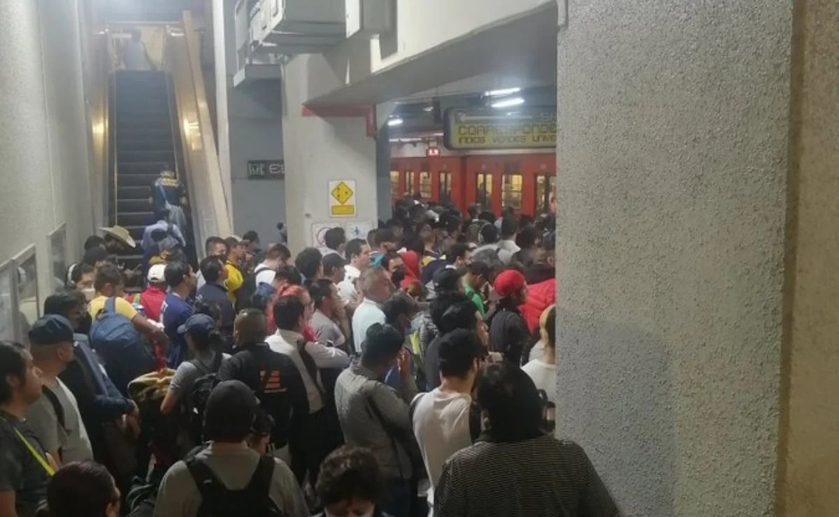 La Línea 9 del Metro presentó retrasos (foto: José Carlos/Twitter)