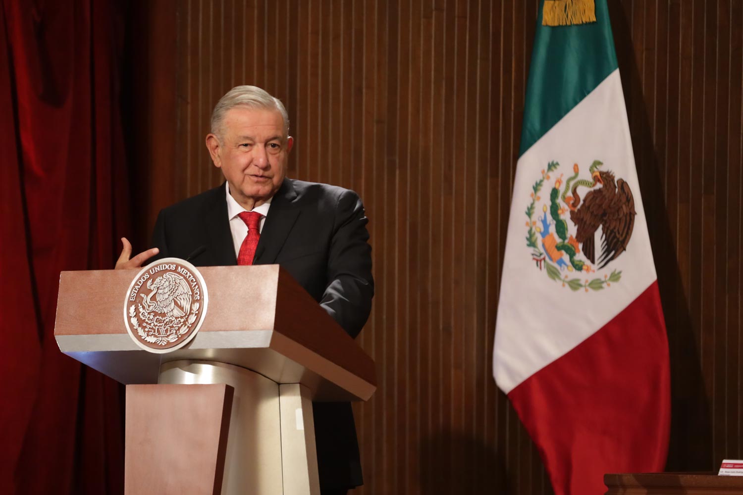 Durante el 105 aniversario de la promulgación de la Constitución, el presidente Andrés Manuel López Obrador admitió que pensó en redactar una nueva Carta Magna para revertir el daño neoliberal. (Foto: Presidencia)