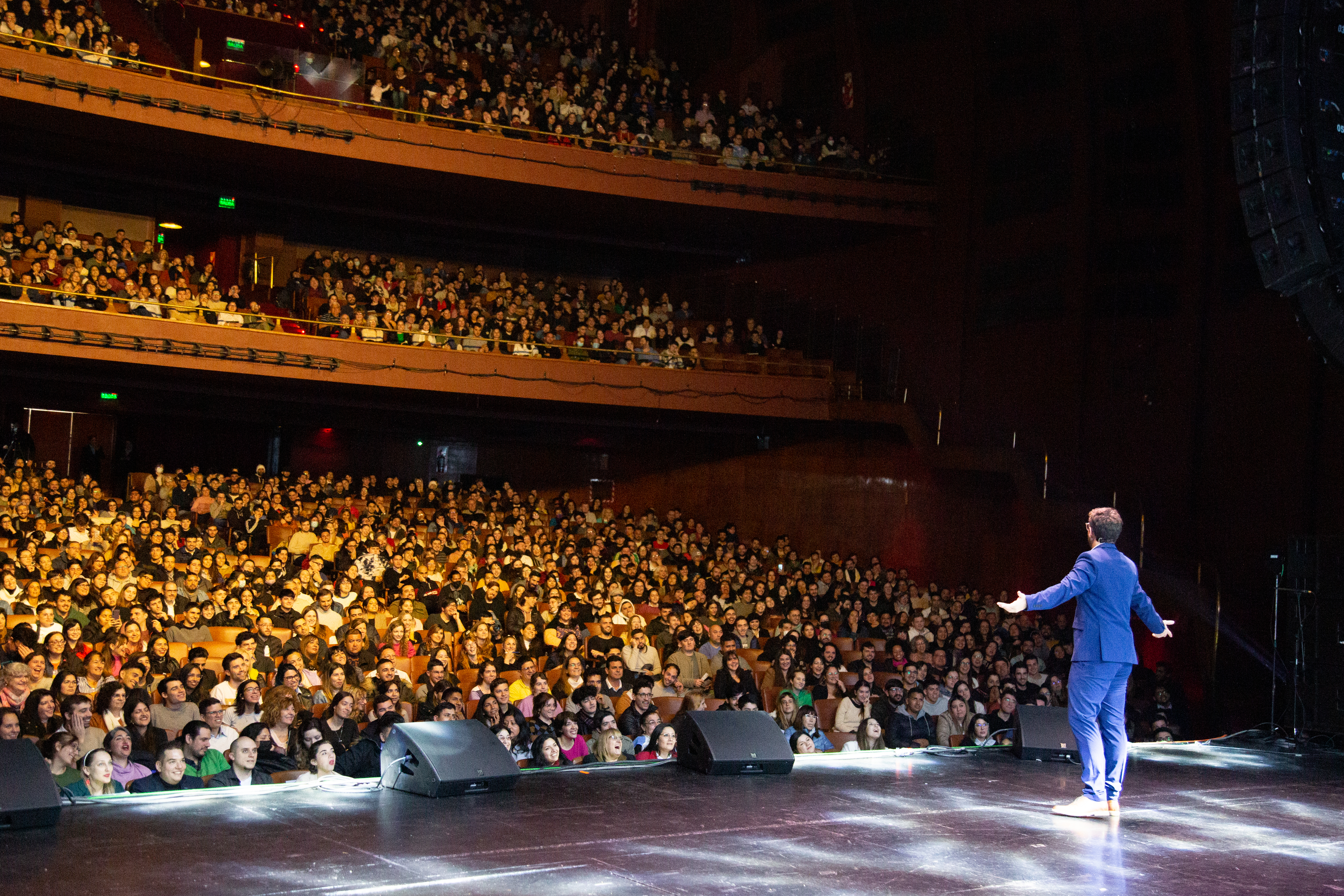 Franco Pisso se encuentra con su audiencia una vez al año y llena un teatro