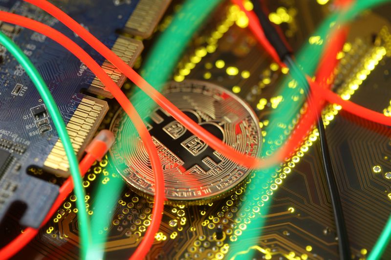 Representación de una criptomoneda bitcoin. (Foto: REUTERS/Dado Ruvic)