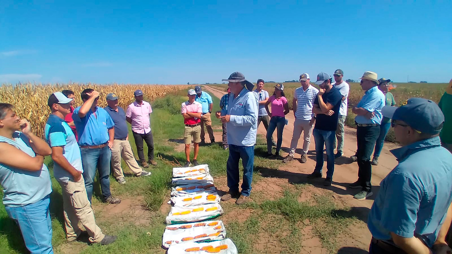 Una de las charlas a campo que Cruz realizó en Córdoba 