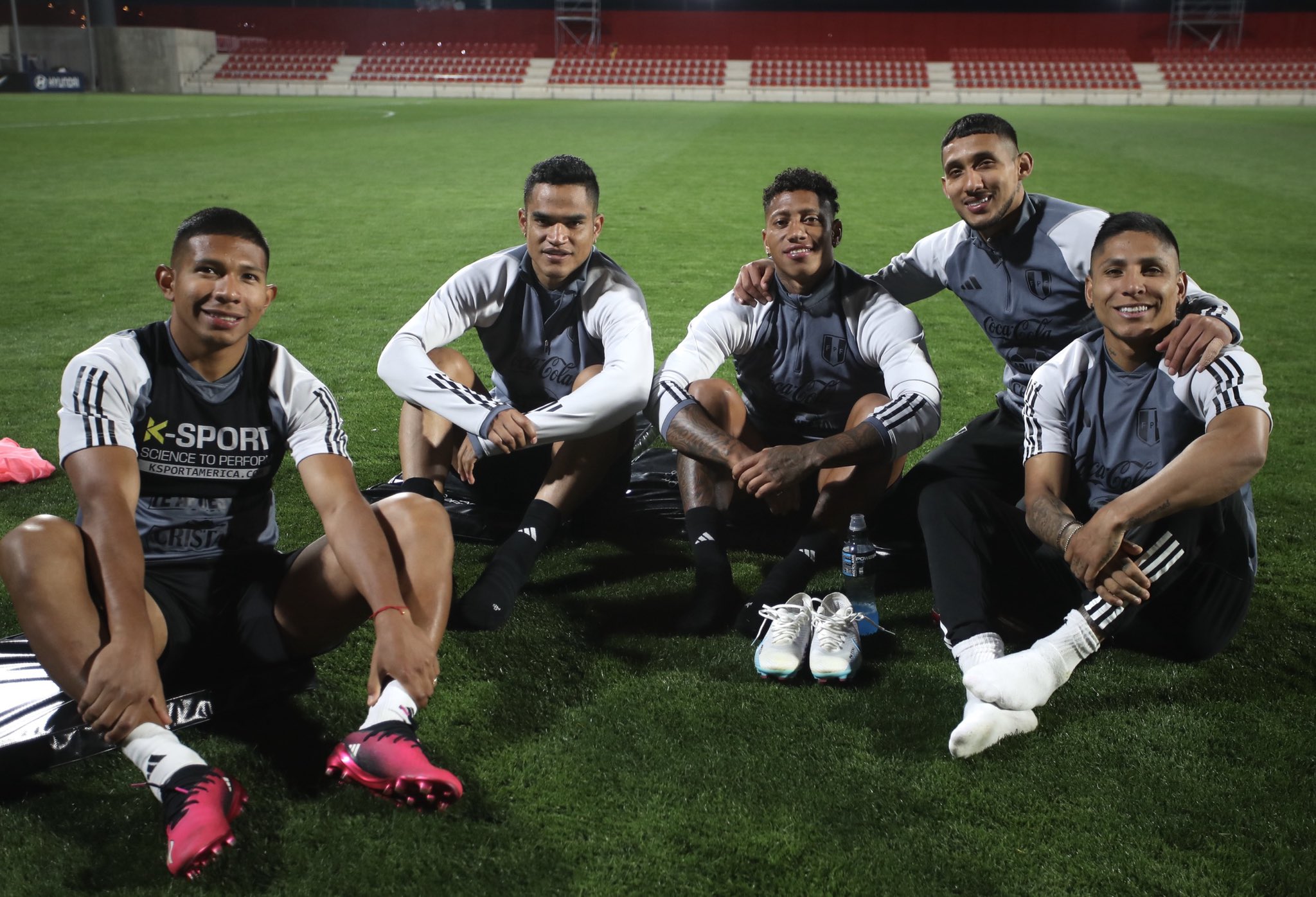 La selección peruana entrenó en el estadio Wanda Alcalá de Henares.