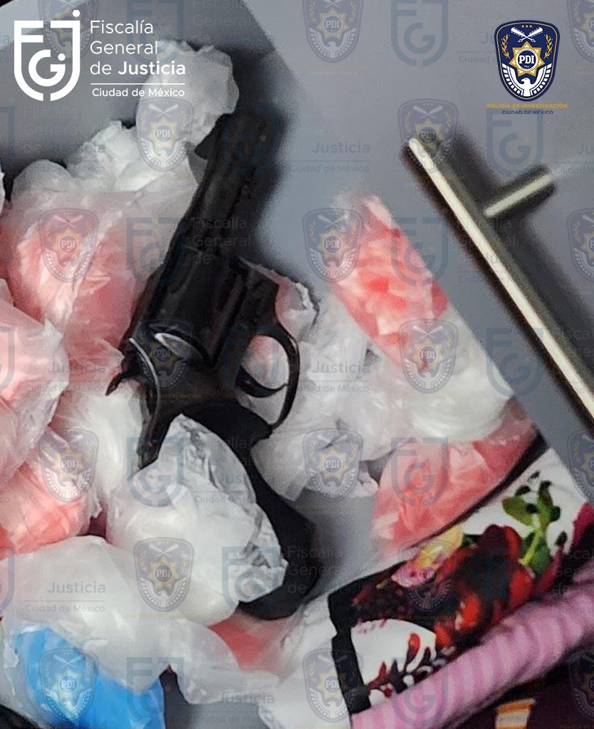 En el lugar también fue hallada un arma corta 
(Foto: Fiscalía CDMX)