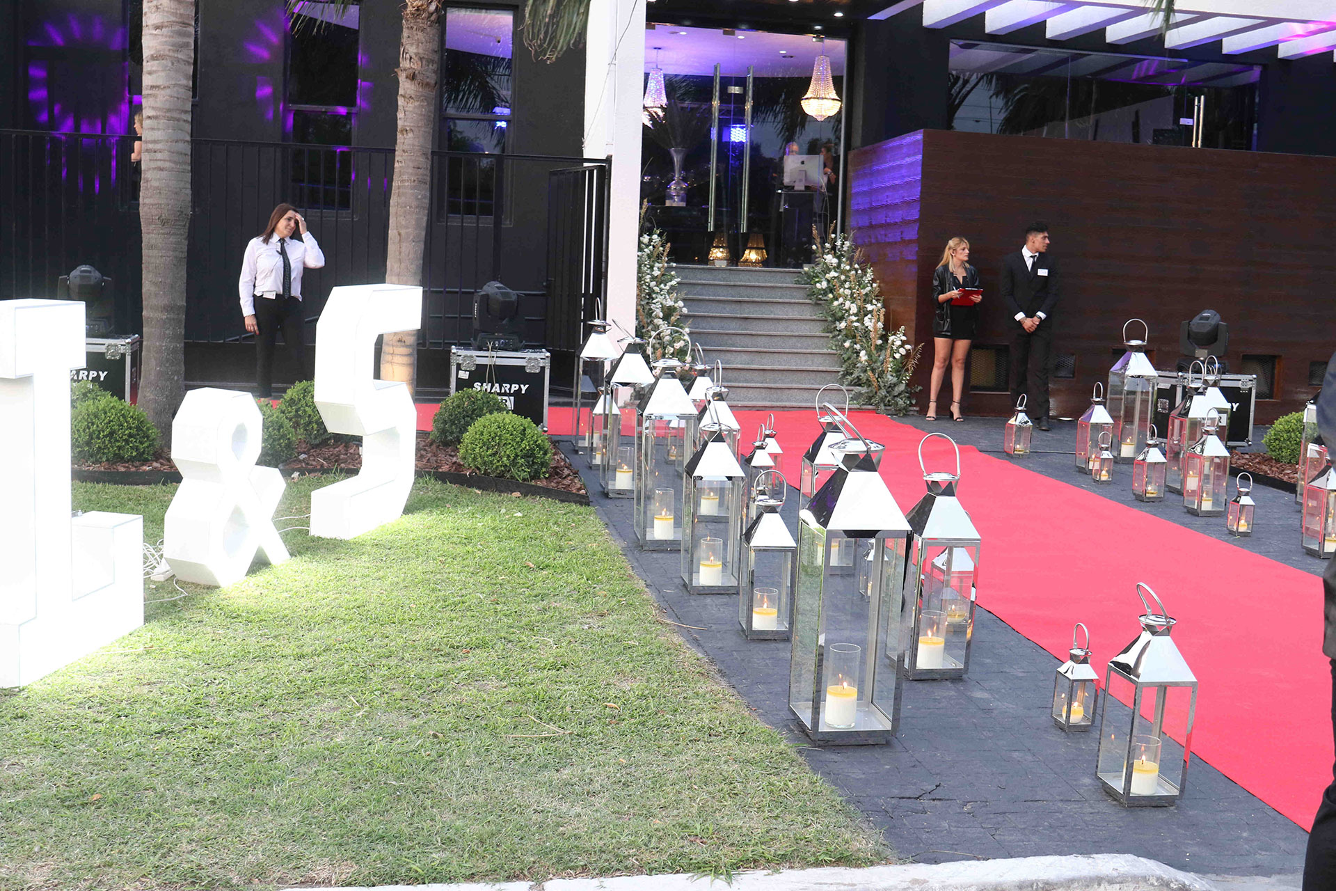 El camino con velas en la boda de Lizy Tagliani y Sebastián Nebot