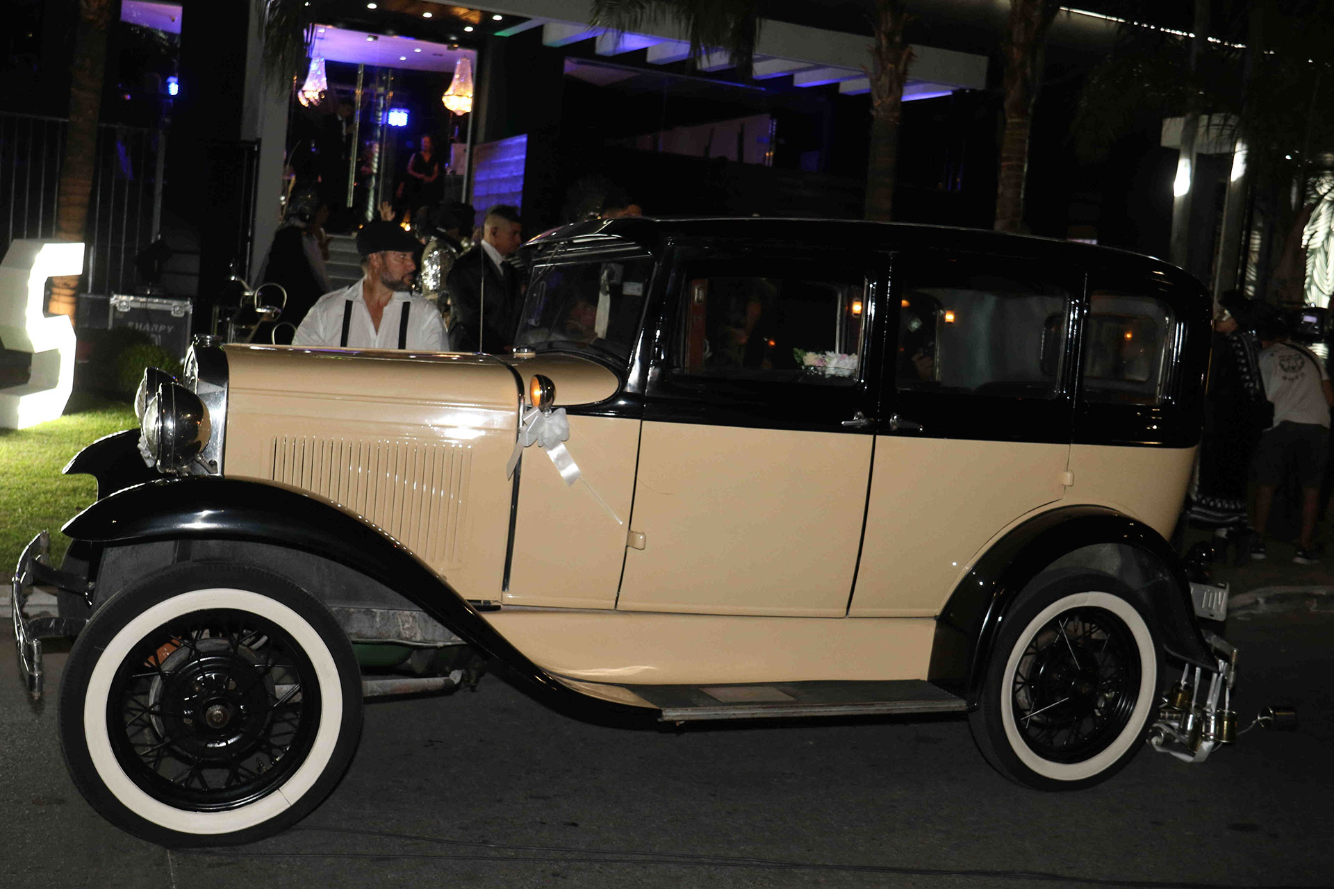 El auto antiguo en el que llegó Lizy Tagliani a su boda