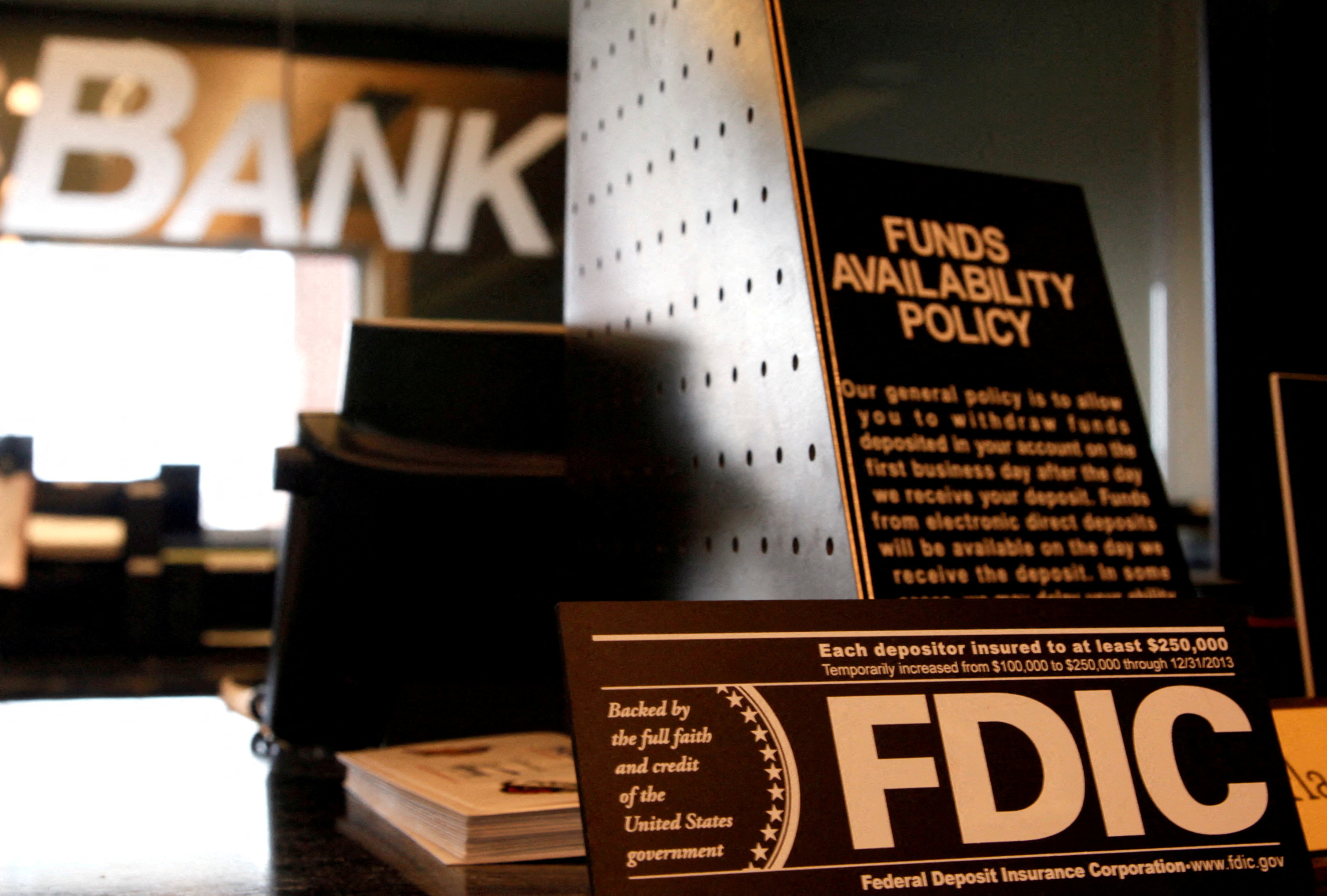 La Corporación Federal de Seguros de Depósitos de EEUU (FDIC) dijo el domingo que la transacción cubre 119.000 millones de dólares en depósitos y 72.000 millones en activos. (REUTERS/Rick Wilking)