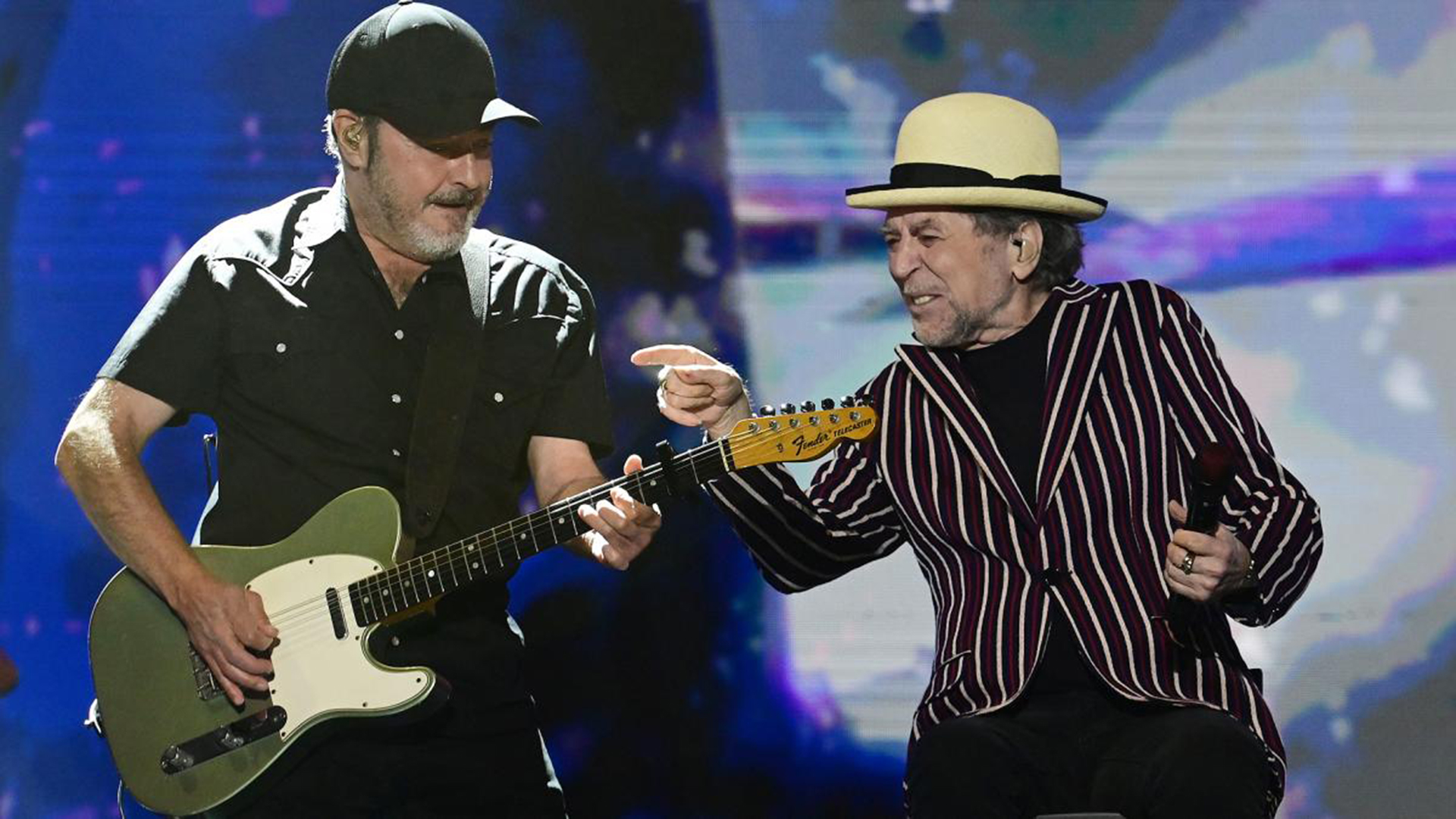 Joaquín Sabina flanqueado por la guitarra de Jaime Asúa Abasolo.
Télam