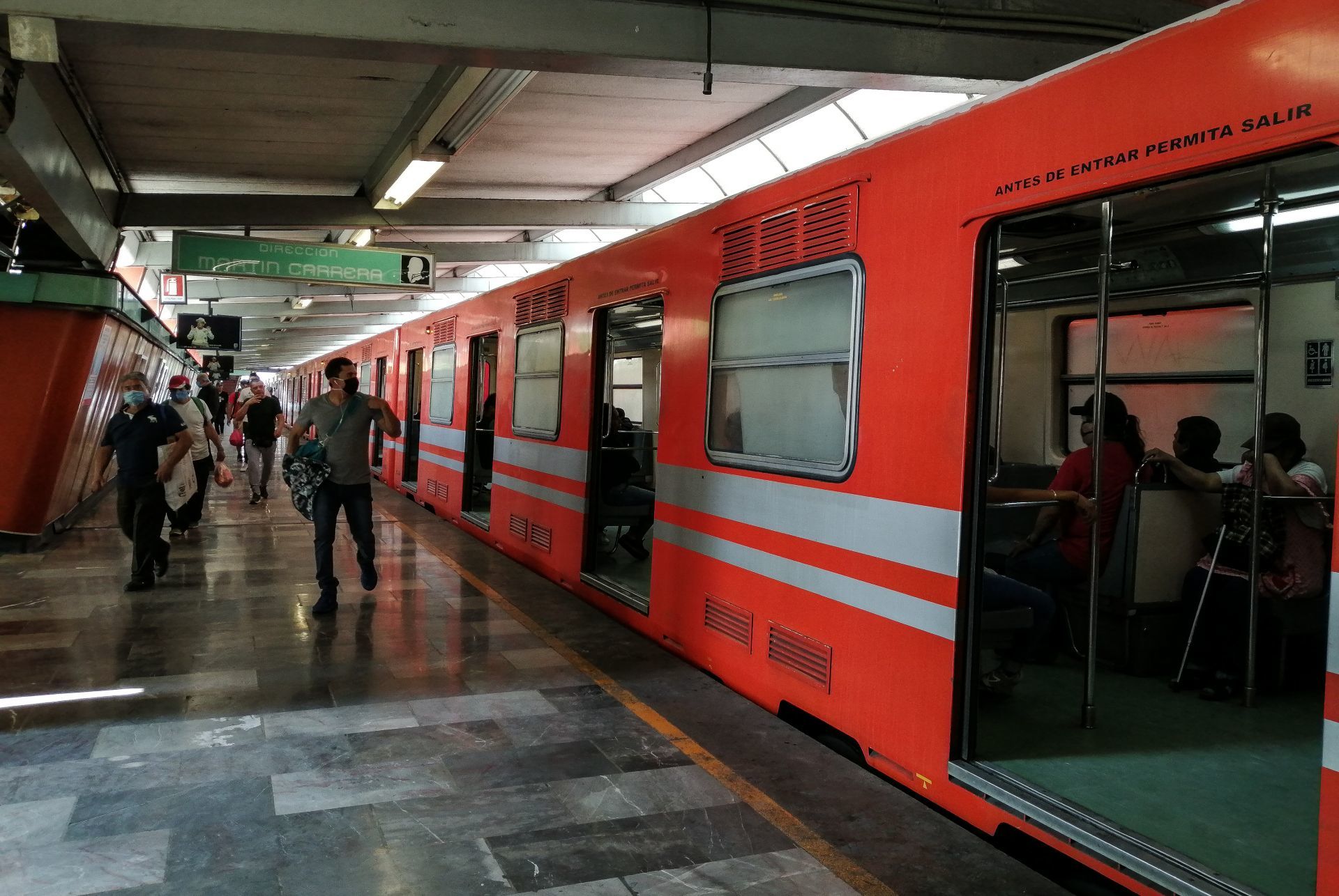 La Línea 12 del Metro no acepta pago en efectivo (ANDREA MURCIA /CUARTOSCURO)