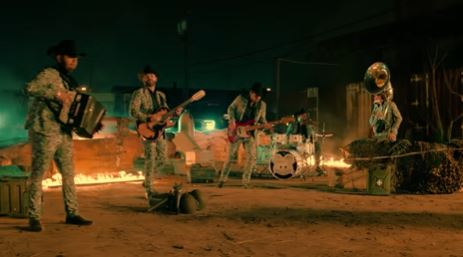 Los narcocorridos son composiciones musicales que cantan y se cuentan las historias y aventuras del narcotráfico y de los narcotraficantes.