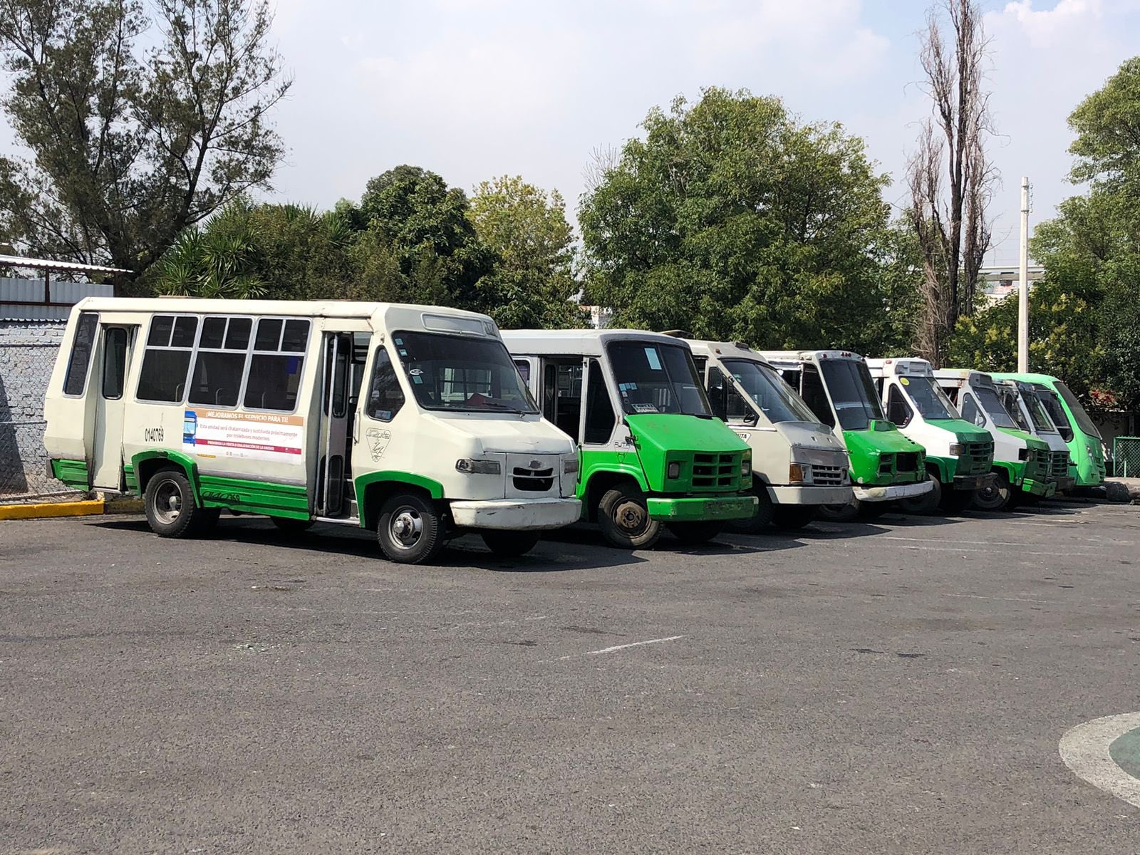 La iniciativa busca prohibir que los conductores de transporte público escuchen narcocorridos en su jornada laboral. (Foto: Twitter @andreslajous)