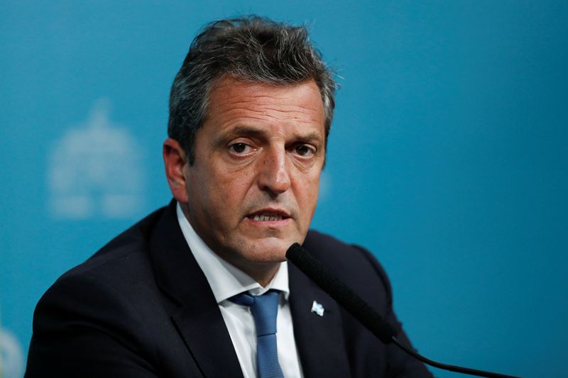 Sergio Massa lanzará más medidas para enfrentar la sequía. (REUTERS/Agustin Marcarian)