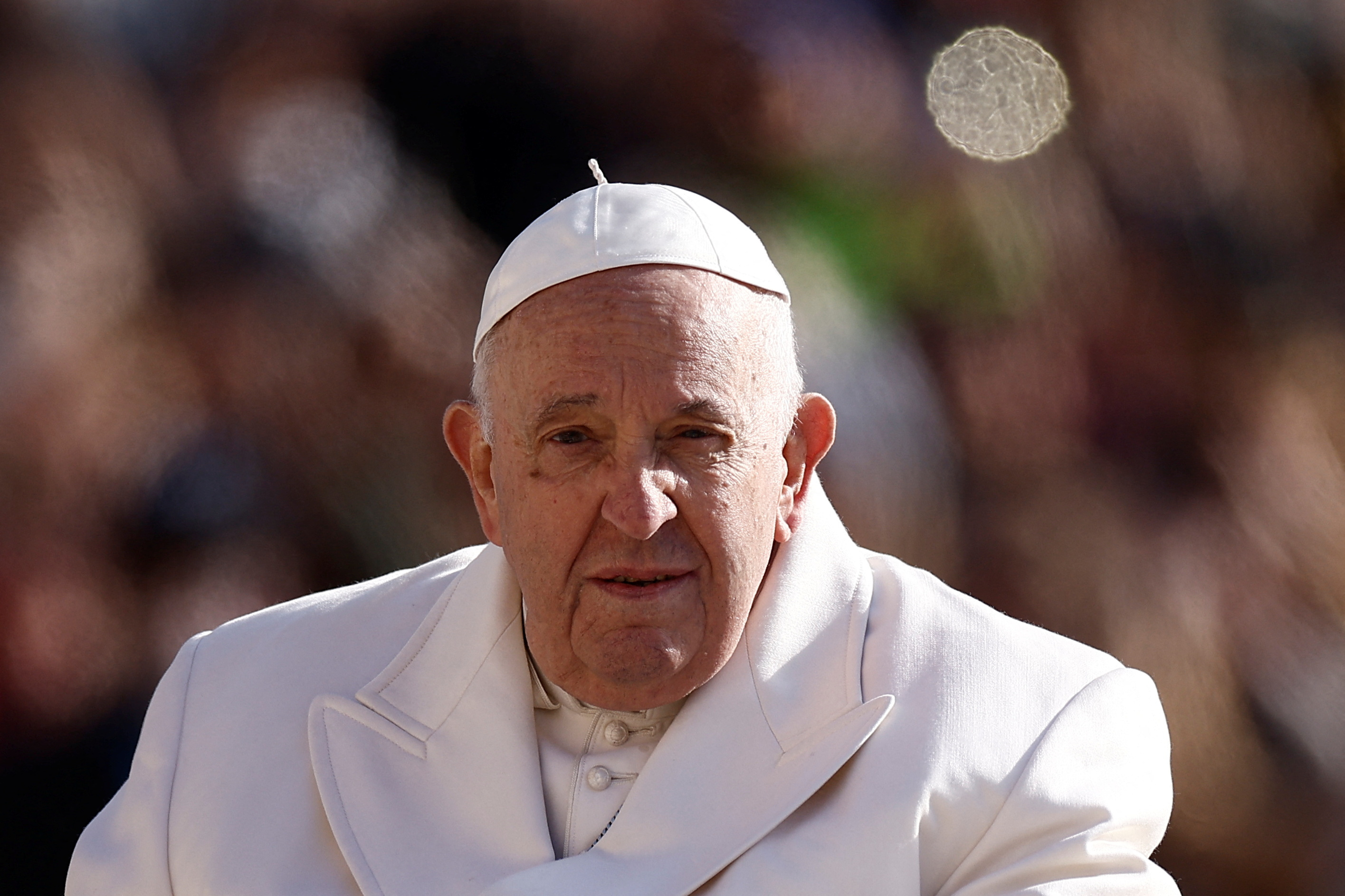 Como máximo representante de la Iglesia Católica, el Papa Francisco pidió que los creyentes elevaran sus oraciones por las víctimas del lamentable siniestro. (REUTERS/Guglielmo Mangiapane)