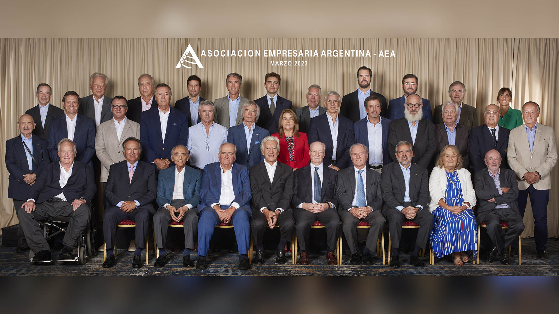 Todos los integrantes de AEA