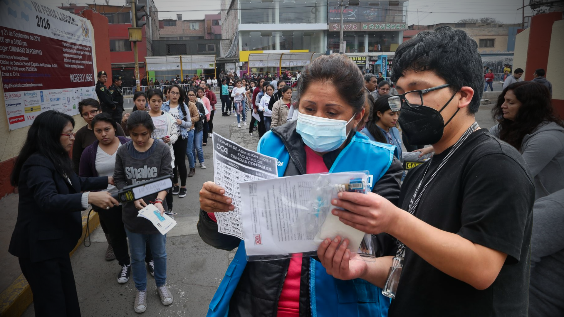 Revisa las puertas de ingreso de San Marcos para rendir el examen de admisión.