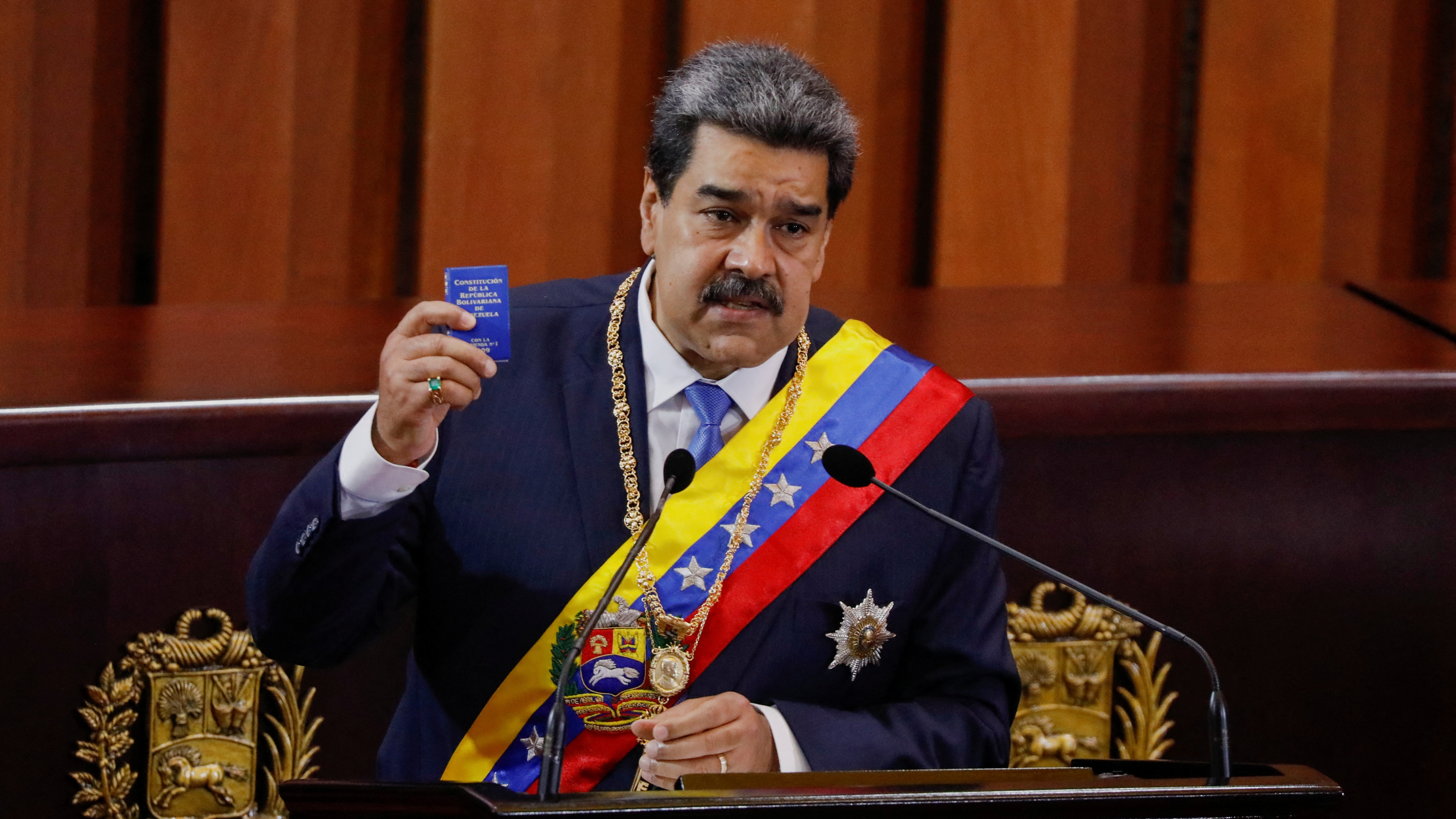 Maduro dando un discurso frente a la Corte Suprema de Justicia de Venezuela en la apertura de un nuevo período de sesiones de ese tribunal en Caracas, a fines de enero. (REUTERS/Leonardo Fernandez Viloria)