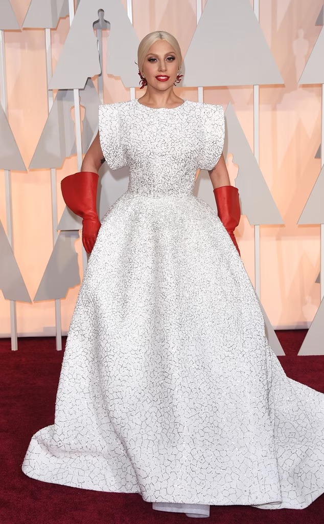 En el año 2015 Lady Gaga impactó con su look en los Oscar 
(Foto: Jason Merritt/Getty Images)
