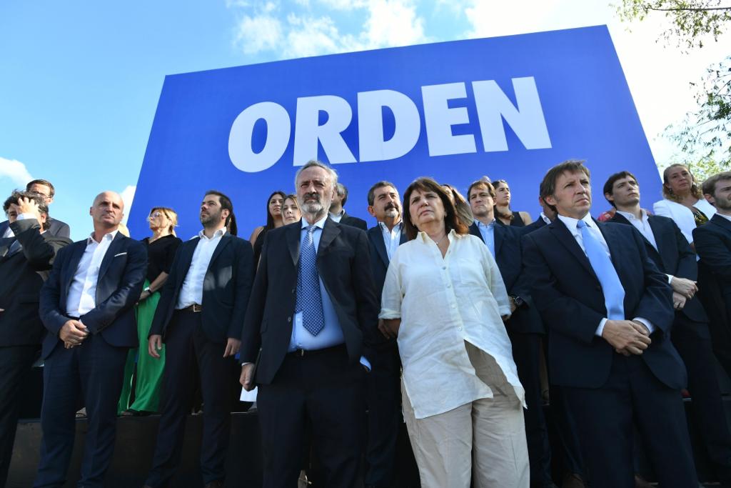 Patricia Bullrich, con Joaquín de La Torre y el intendente Jaime Méndez en un acto en San Miguel 