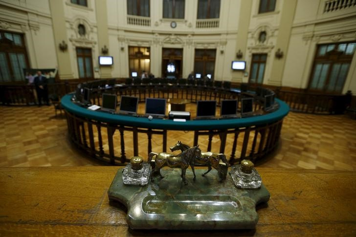 FOTO DE ARCHIVO. Una vista del piso de la Bolsa de Comercio de Santiago, Chile, Septiembre 1 2015.  REUTERS/Iván Alvarado