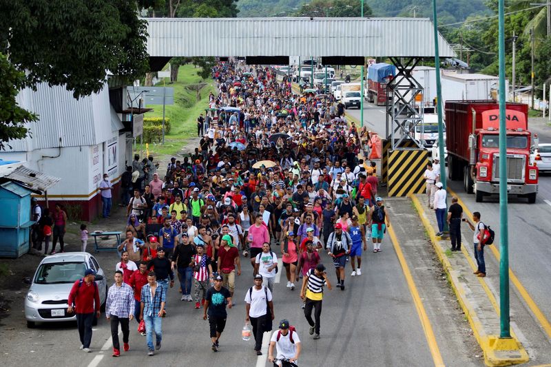 Migrantes originarios de Centroamérica cruzan el país con la esperanza de llegar a la frontera con EUA.
(REUTERS/José Torres)