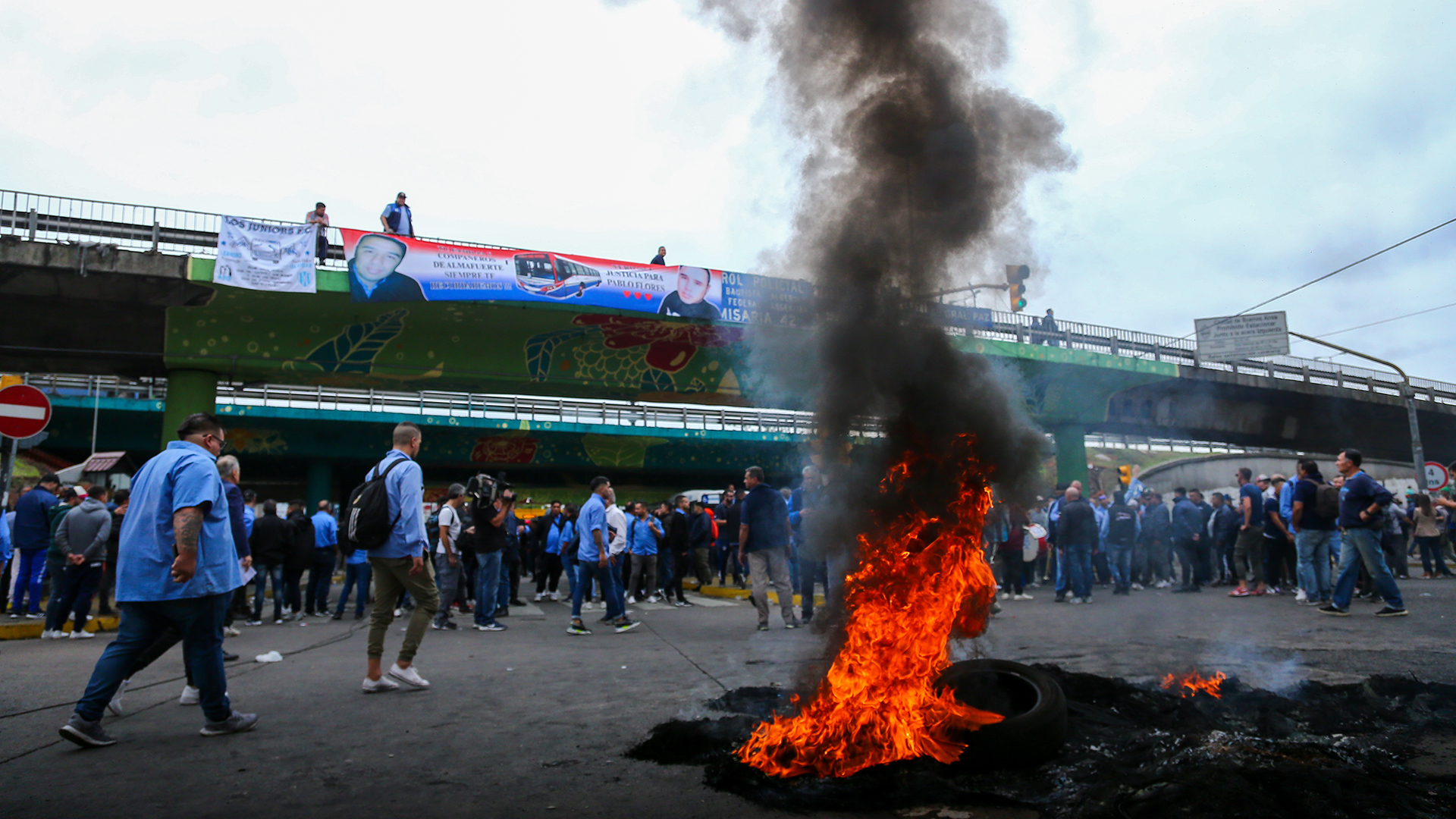 La UTA realiza paro de colectivos en zona oeste del Gran Buenos Aires por el asesinato de un chofer (Luciano González)