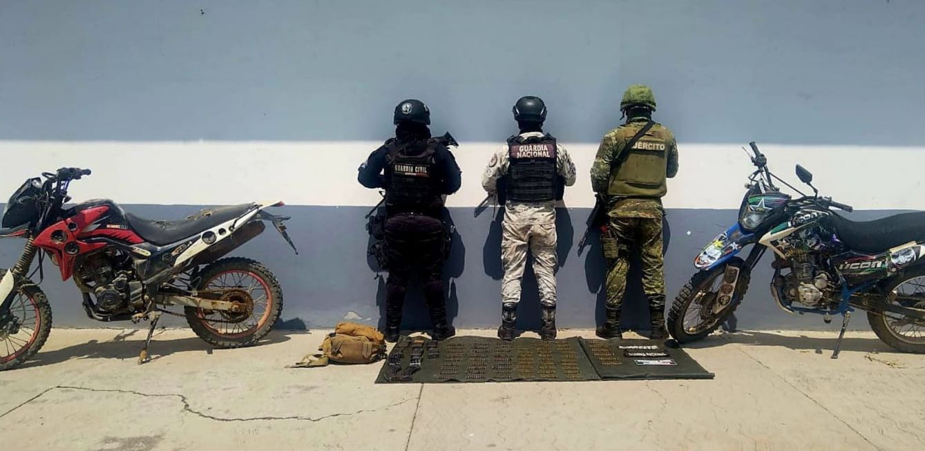 Aguililla, Michoacán, dos motocicletas, 623 municiones