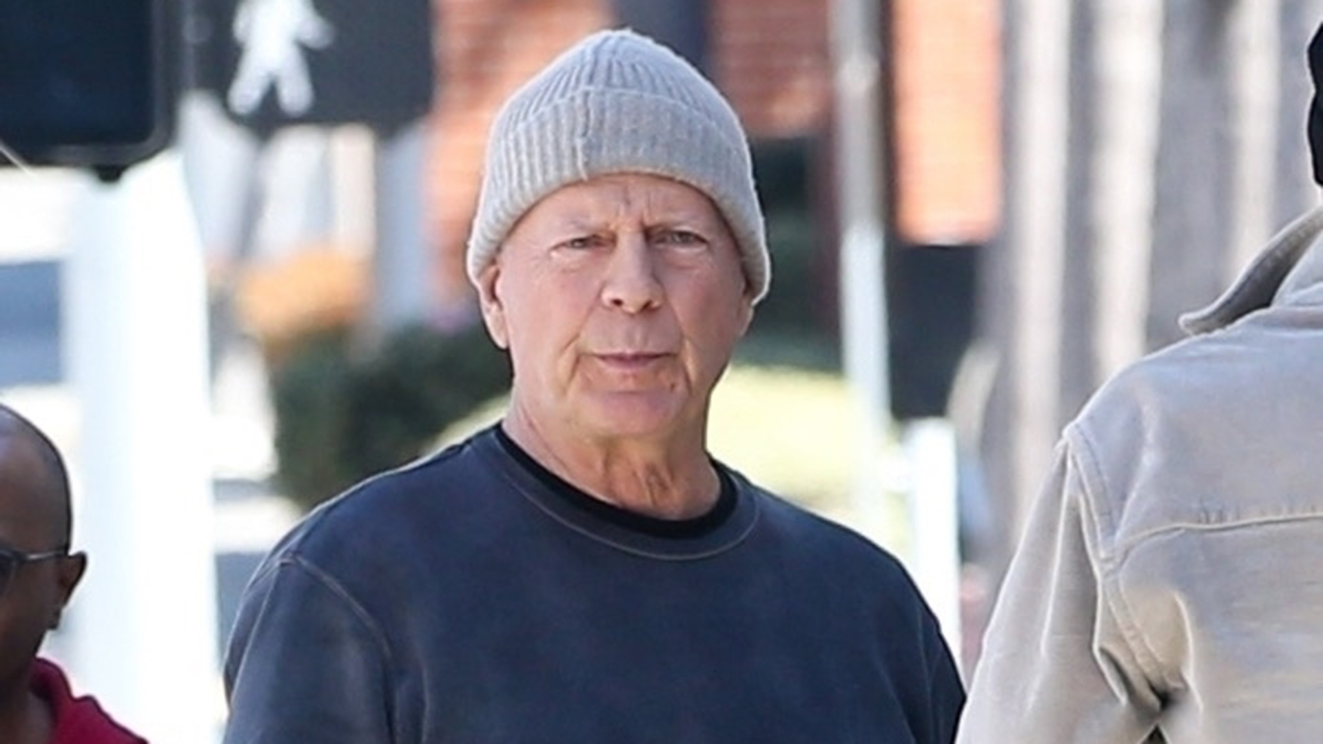 Bruce Willis padece demencia frontotemporal pero ello no le impide mantener una vida ocupada, aunque fuera de las cámaras (The Grosby Group)